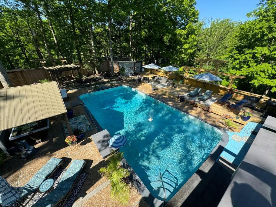 Captain Bill's Guest House and heated swimming pool
