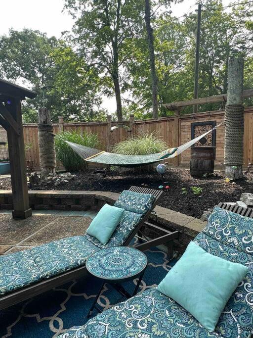 Captain Bill's Guest House and heated swimming pool