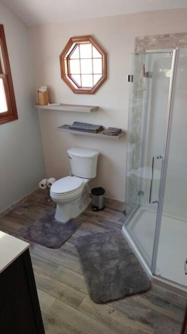 Captain Bill's Guest House and heated swimming pool
