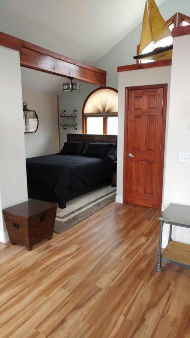 Captain Bill's Guest House and heated swimming pool