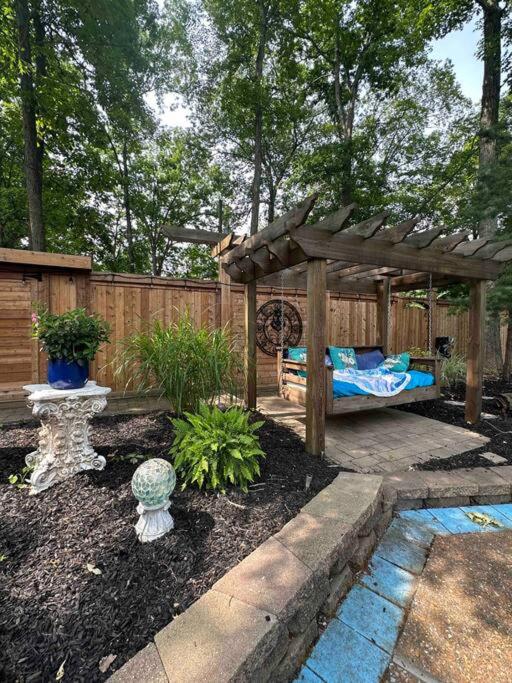 Captain Bill's Guest House and heated swimming pool