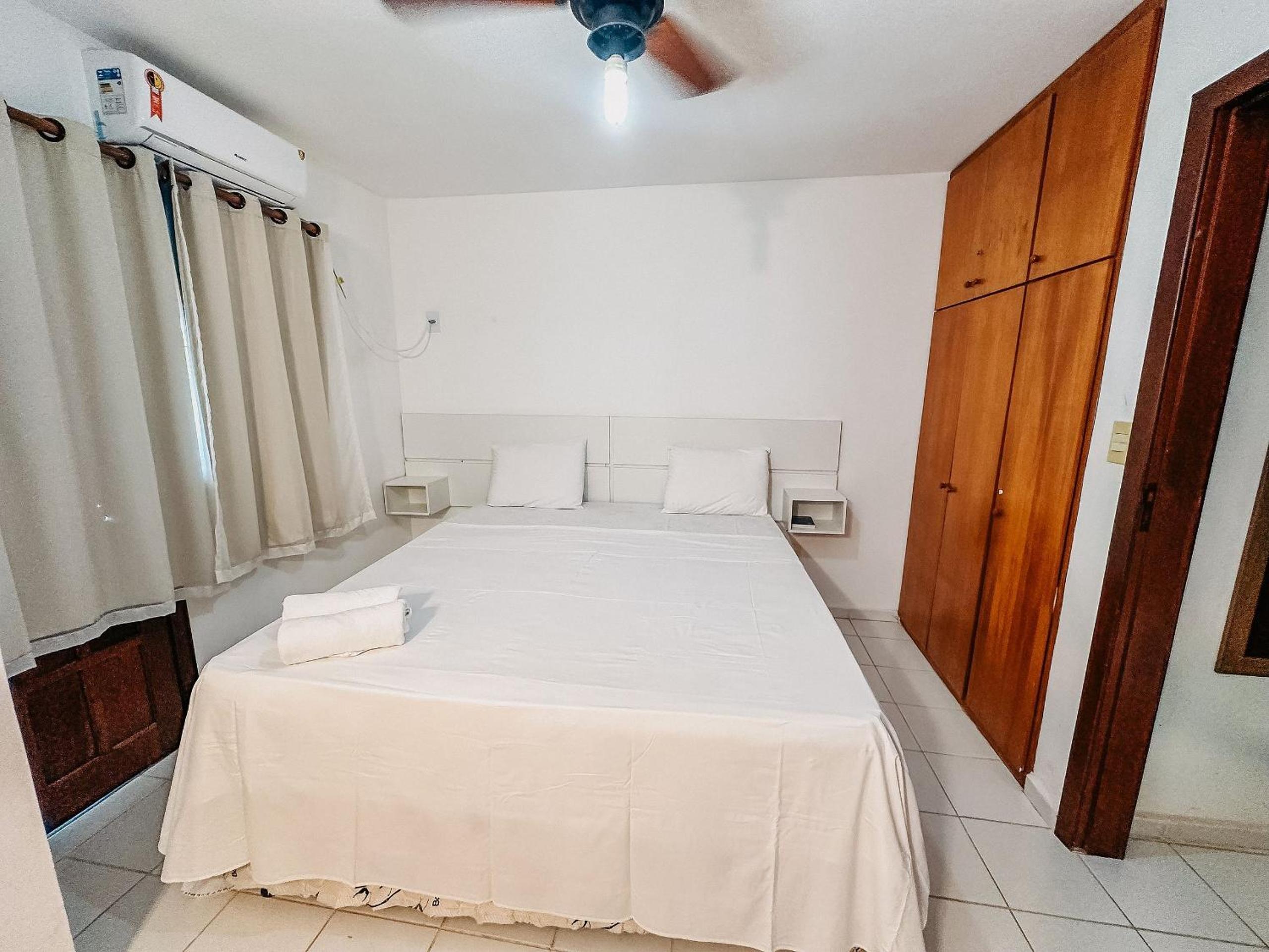 Casas no Residencial Mont Sinai com 2 ou 3 suítes (todas com ar), internet privativa 300MBPS a aproximadamento 250m da Praia de Taperapuã, condomínio com p