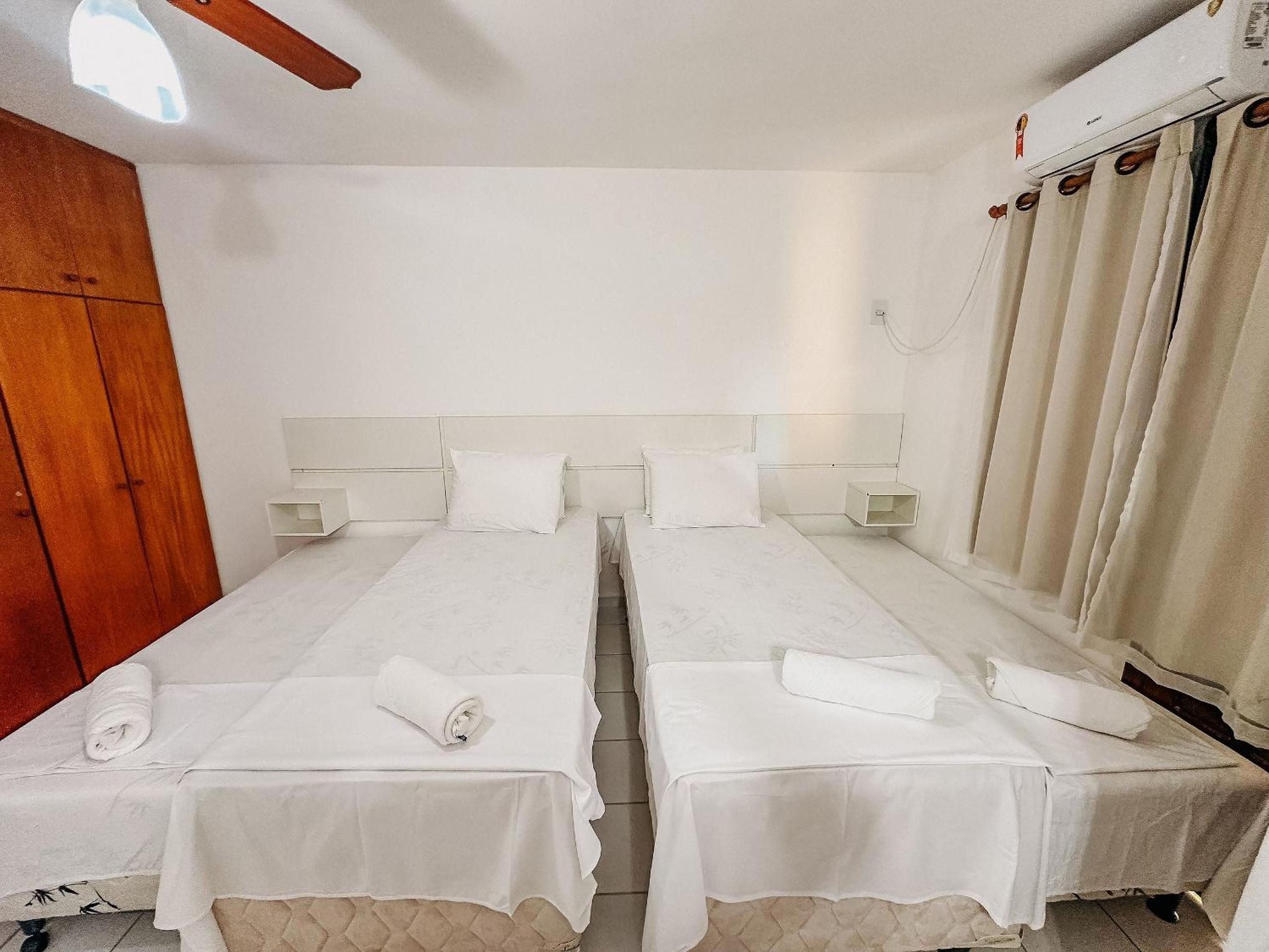 Casas no Residencial Mont Sinai com 2 ou 3 suítes (todas com ar), internet privativa 300MBPS a aproximadamento 250m da Praia de Taperapuã, condomínio com p