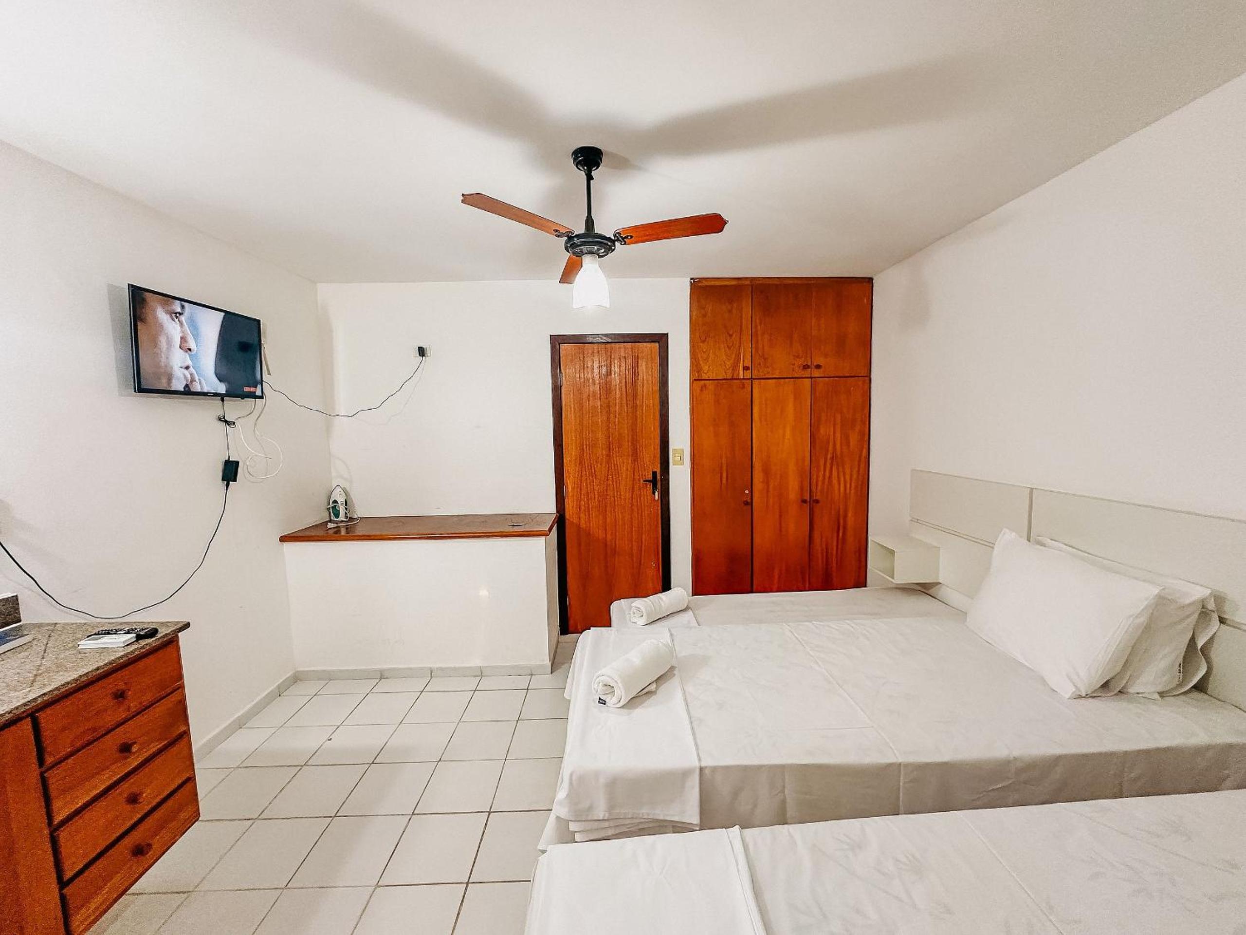 Casas no Residencial Mont Sinai com 2 ou 3 suítes (todas com ar), internet privativa 300MBPS a aproximadamento 250m da Praia de Taperapuã, condomínio com p