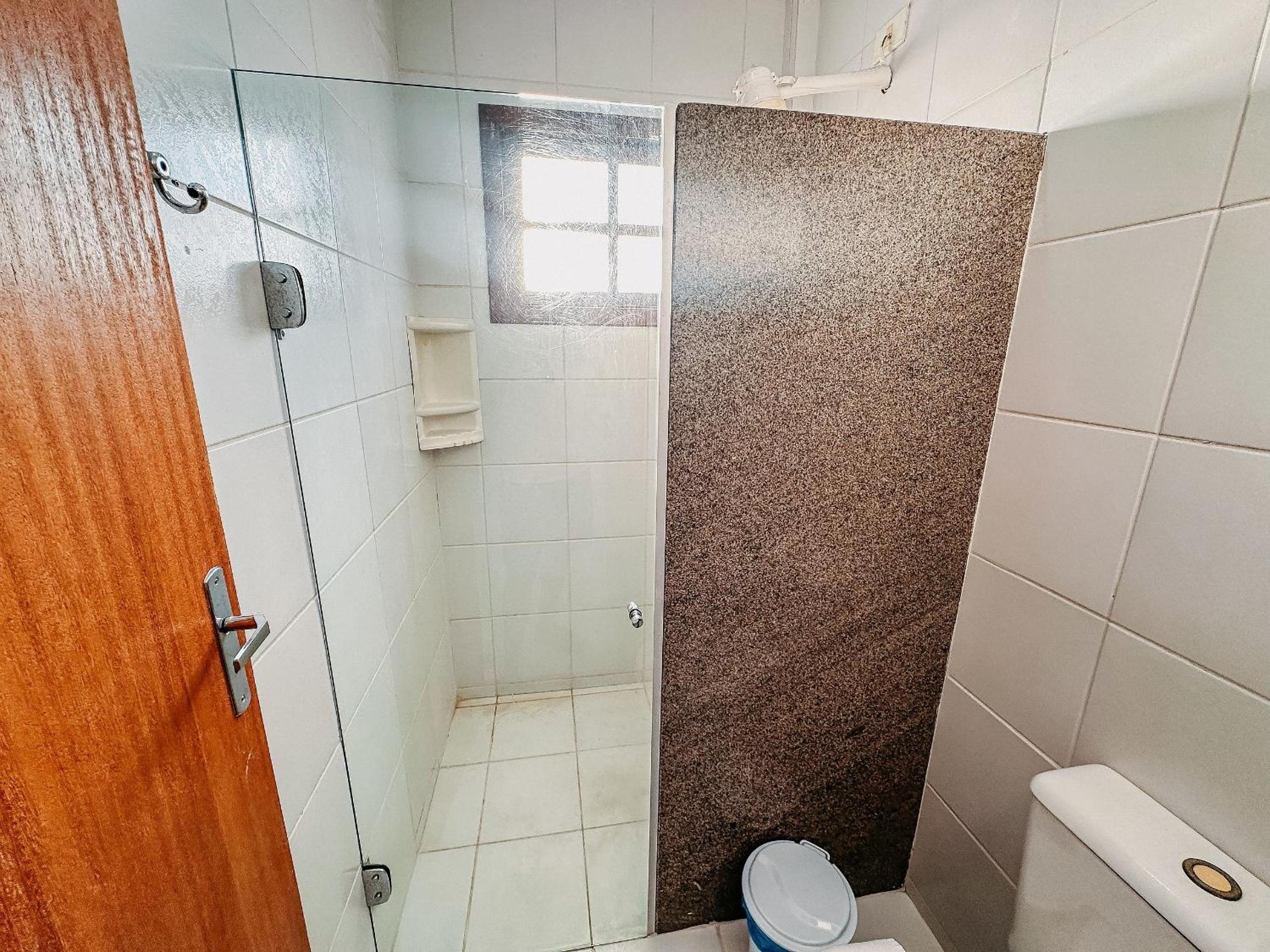 Casas no Residencial Mont Sinai com 2 ou 3 suítes (todas com ar), internet privativa 300MBPS a aproximadamento 250m da Praia de Taperapuã, condomínio com p
