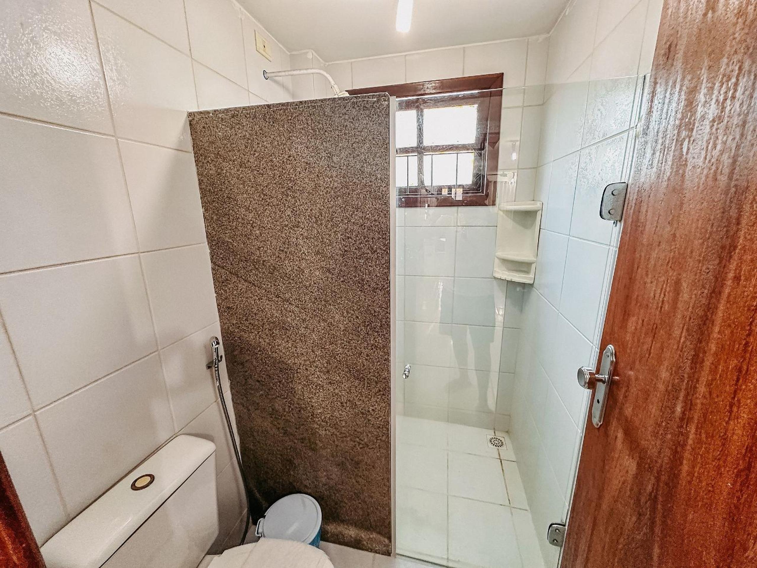 Casas no Residencial Mont Sinai com 2 ou 3 suítes (todas com ar), internet privativa 300MBPS a aproximadamento 250m da Praia de Taperapuã, condomínio com p