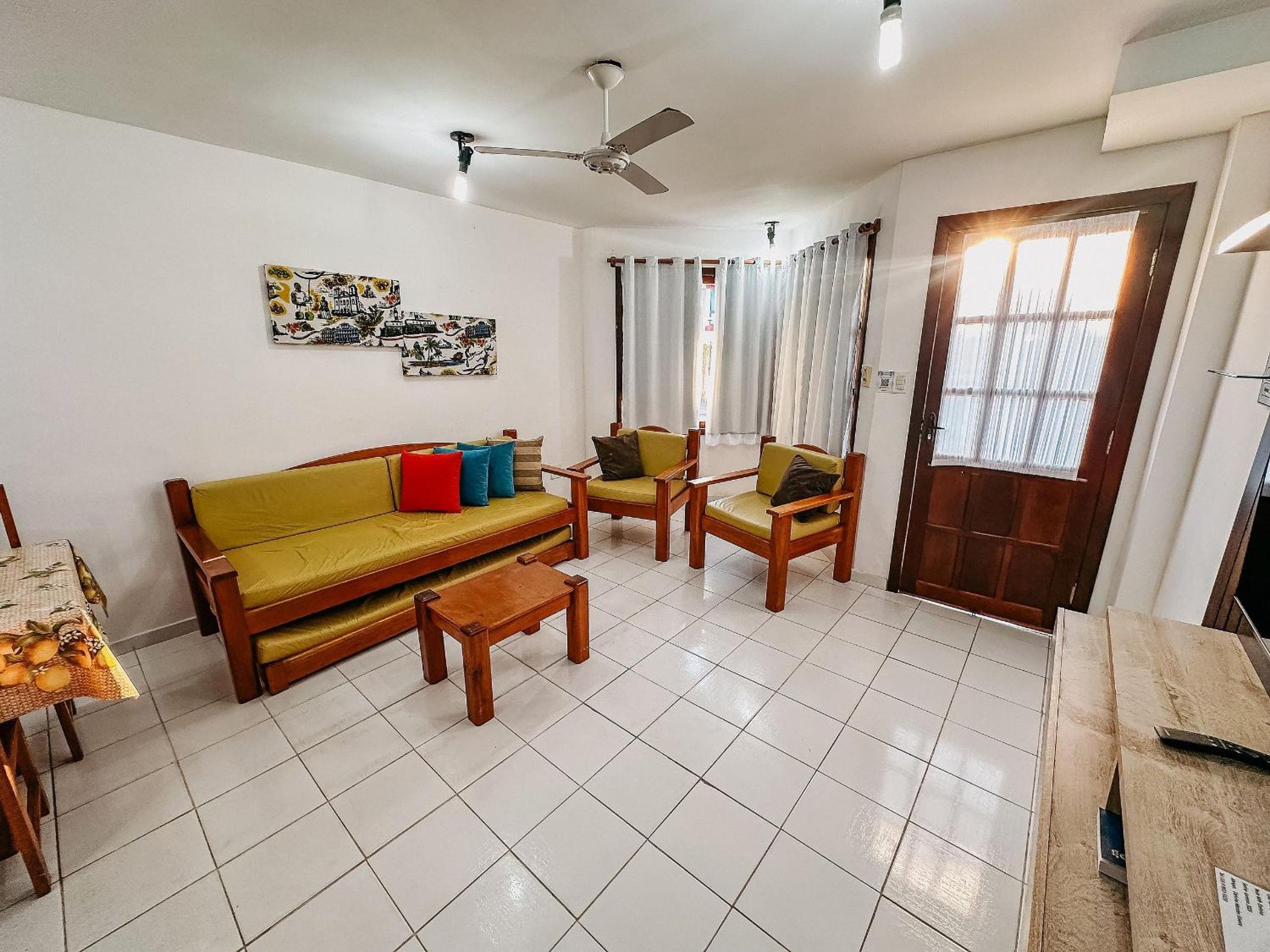 Casas no Residencial Mont Sinai com 2 ou 3 suítes (todas com ar), internet privativa 300MBPS a aproximadamento 250m da Praia de Taperapuã, condomínio com p