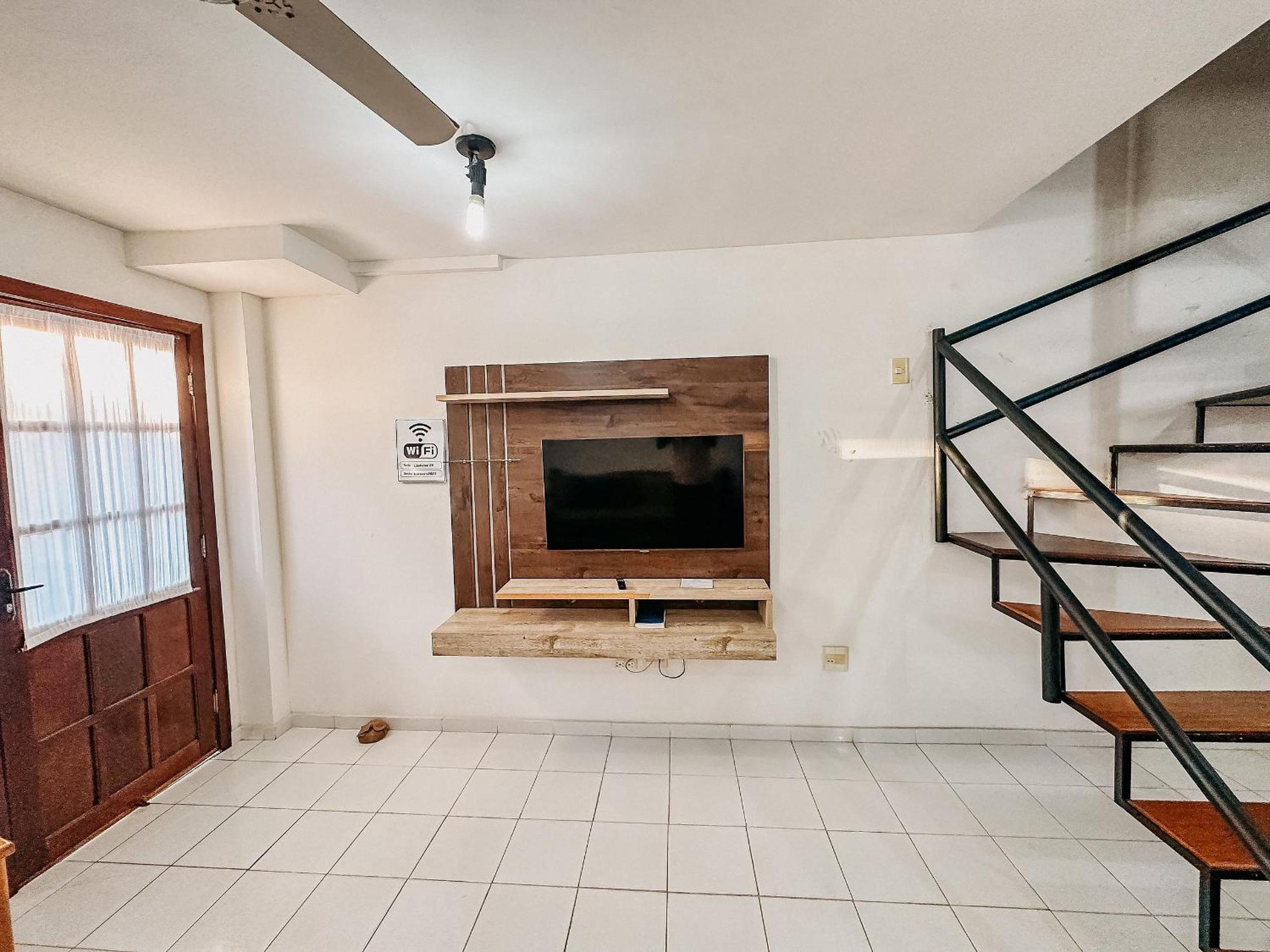 Casas no Residencial Mont Sinai com 2 ou 3 suítes (todas com ar), internet privativa 300MBPS a aproximadamento 250m da Praia de Taperapuã, condomínio com p