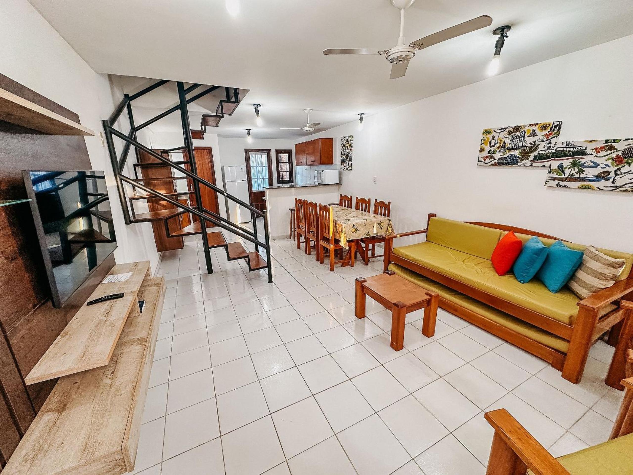 Casas no Residencial Mont Sinai com 2 ou 3 suítes (todas com ar), internet privativa 300MBPS a aproximadamento 250m da Praia de Taperapuã, condomínio com p