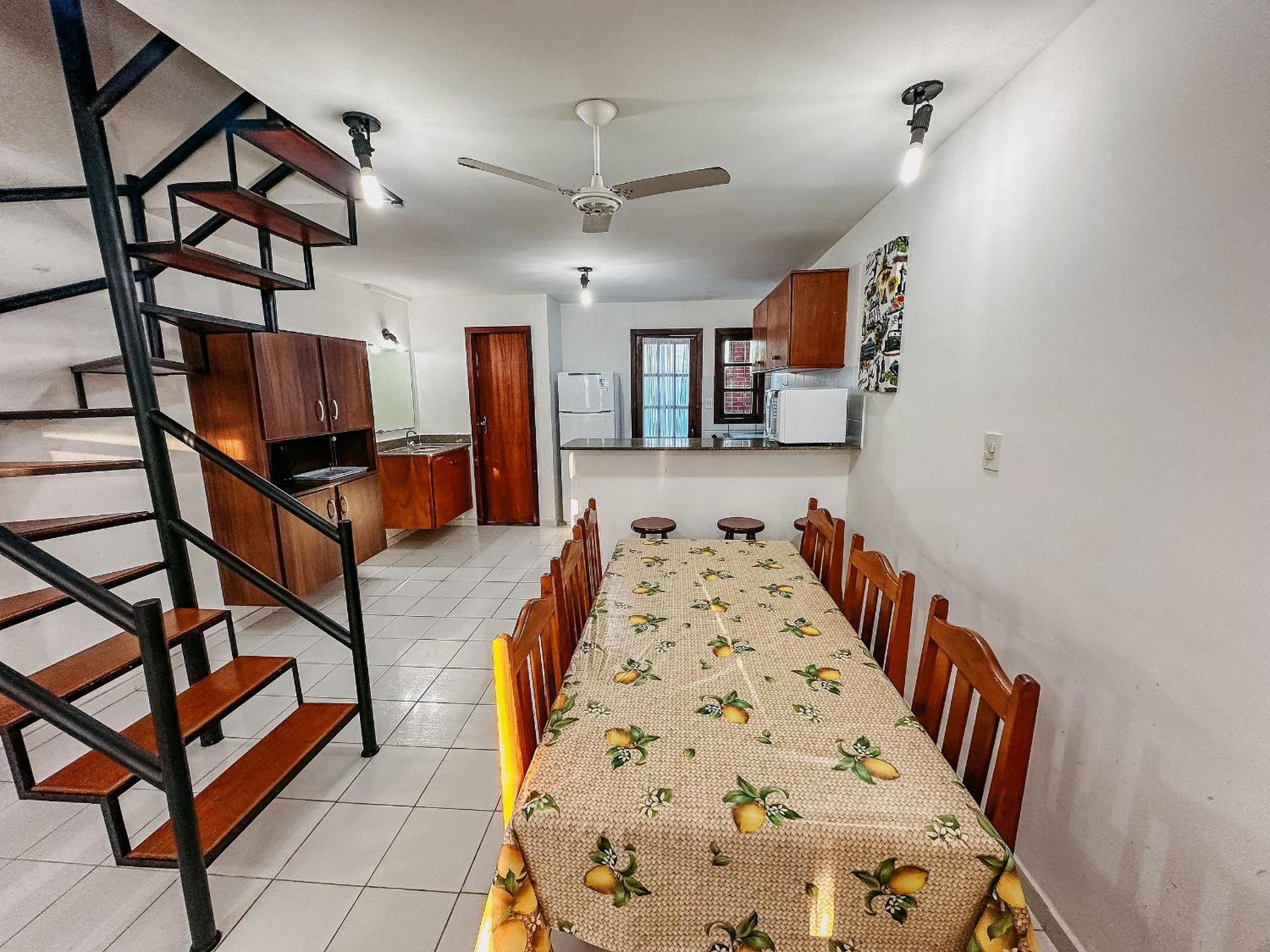 Casas no Residencial Mont Sinai com 2 ou 3 suítes (todas com ar), internet privativa 300MBPS a aproximadamento 250m da Praia de Taperapuã, condomínio com p