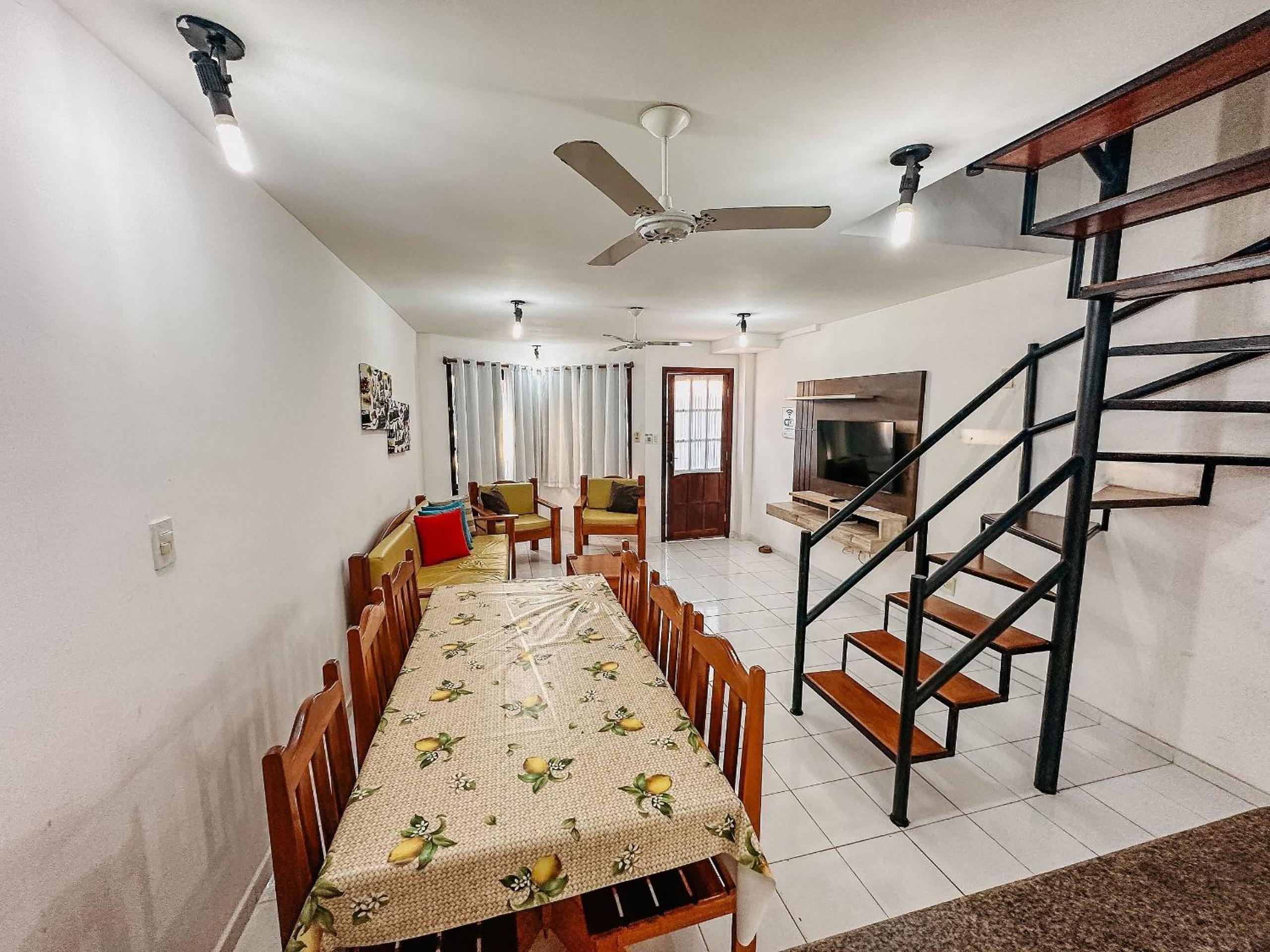 Casas no Residencial Mont Sinai com 2 ou 3 suítes (todas com ar), internet privativa 300MBPS a aproximadamento 250m da Praia de Taperapuã, condomínio com p