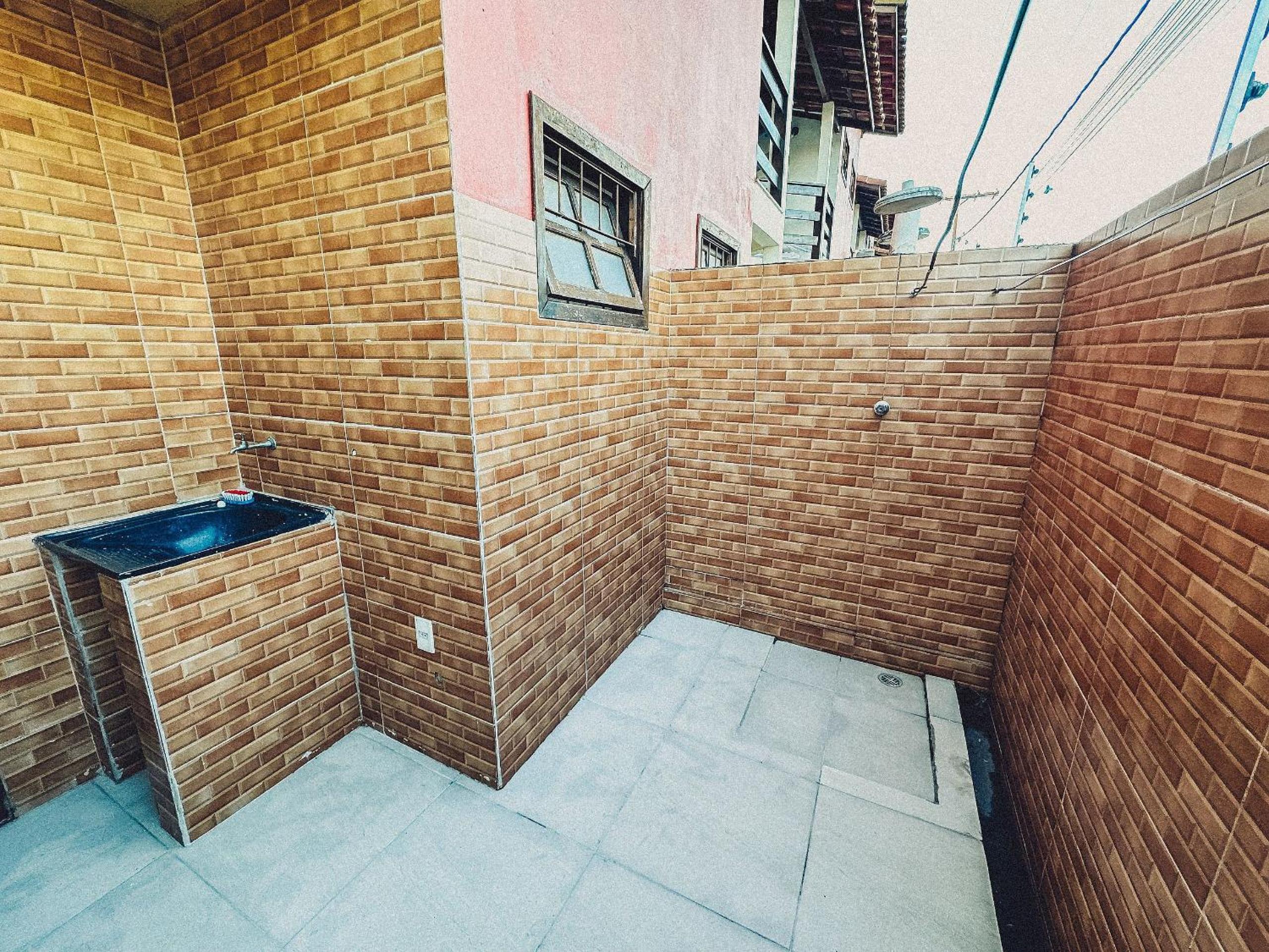 Casas no Residencial Mont Sinai com 2 ou 3 suítes (todas com ar), internet privativa 300MBPS a aproximadamento 250m da Praia de Taperapuã, condomínio com p