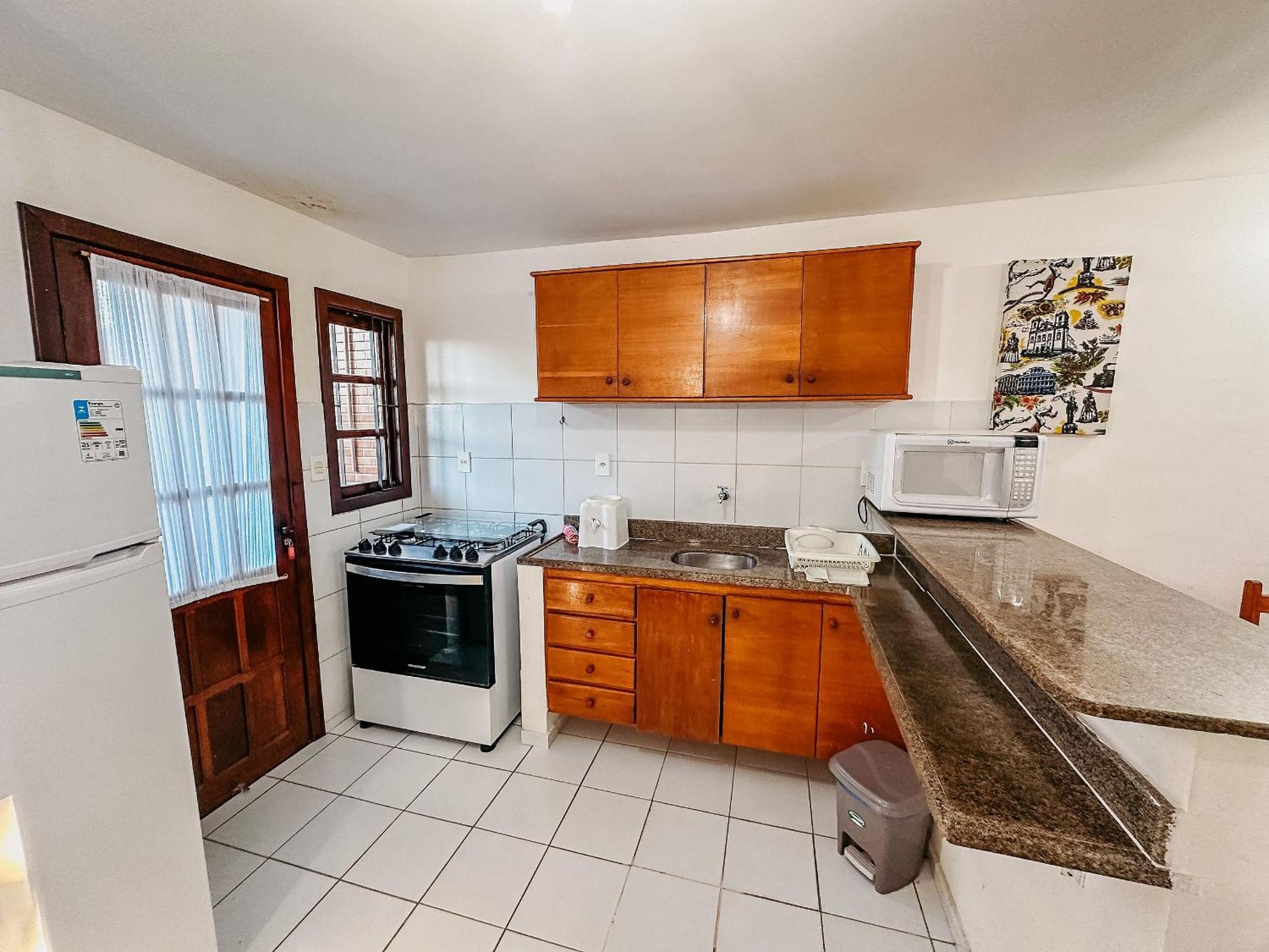 Casas no Residencial Mont Sinai com 2 ou 3 suítes (todas com ar), internet privativa 300MBPS a aproximadamento 250m da Praia de Taperapuã, condomínio com p