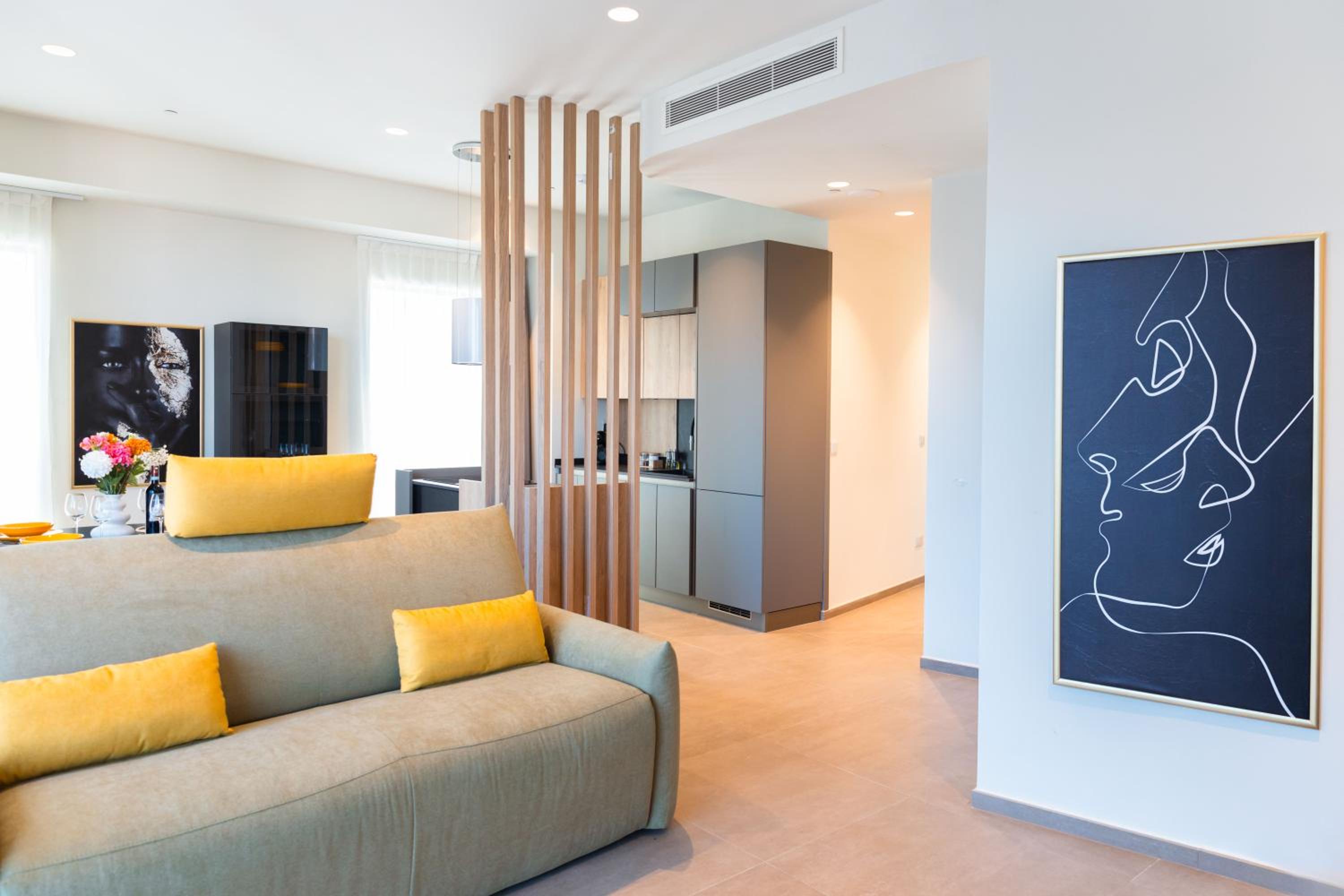 Mercury Tower Superb 1BR w/Rooftop Pool by ArcoCollection photo 2