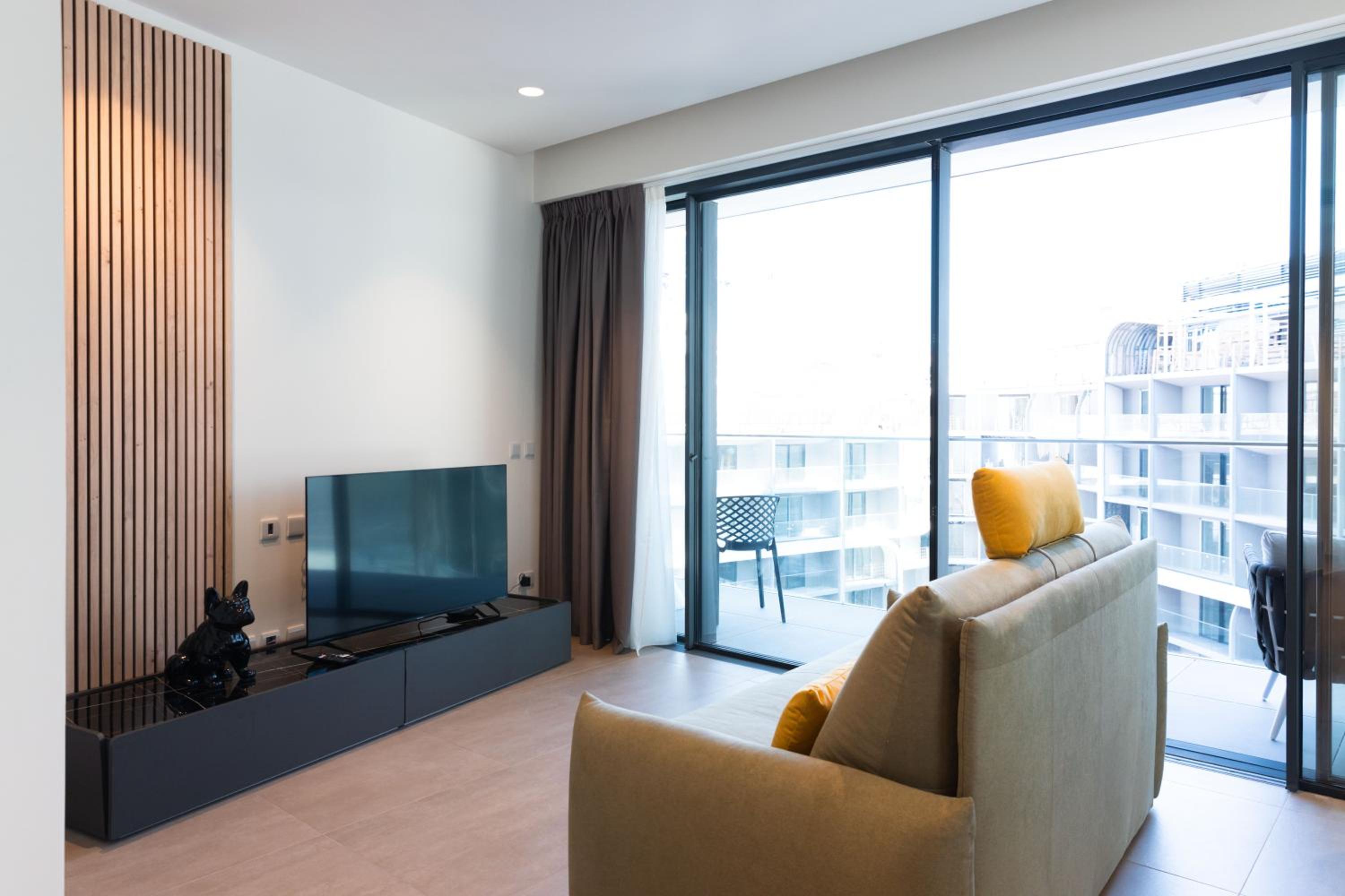 Mercury Tower Superb 1BR w Rooftop Pool by Arco Collection photo 5