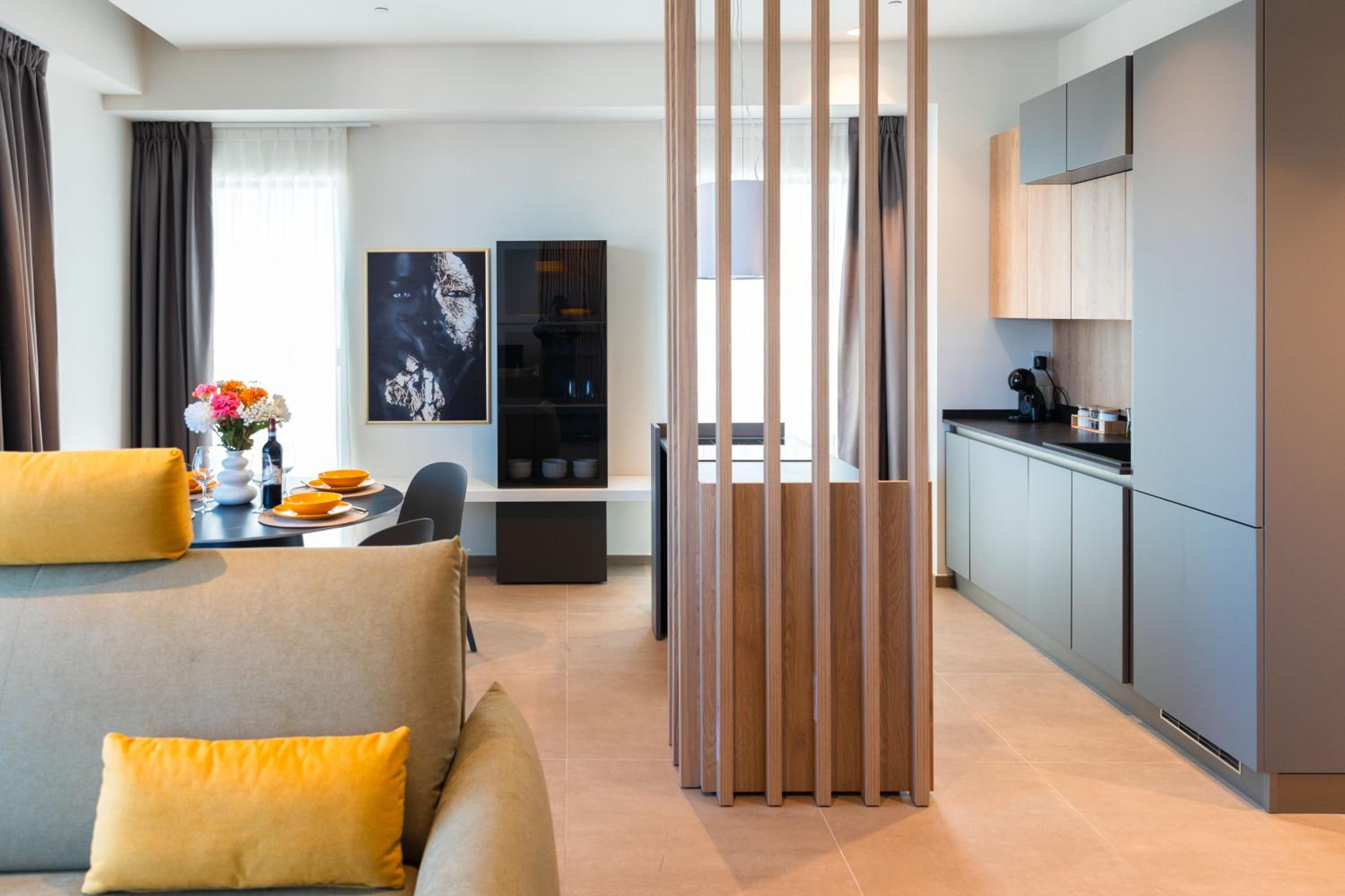 Mercury Tower Superb 1BR w/Rooftop Pool by ArcoCollection photo 2