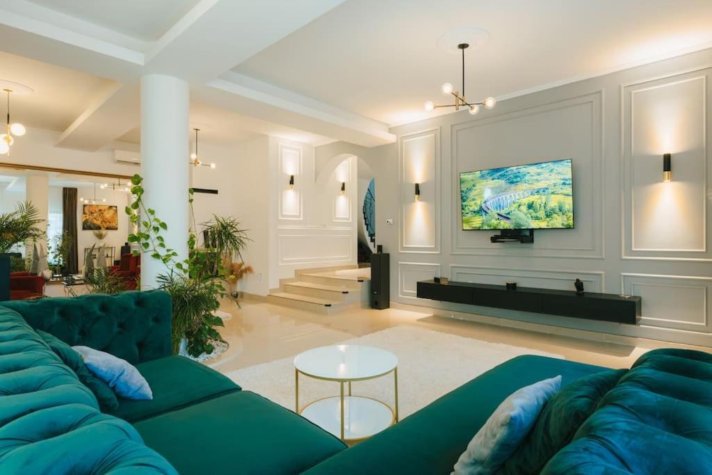 Therme - Corbeanca by The Lake Luxury Villa view 3