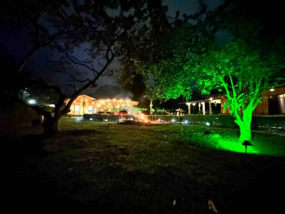 Cabin in Paradise with jacuzzi, free Wifi, and Relaxing sound of the river, Bungalows Tulipanes