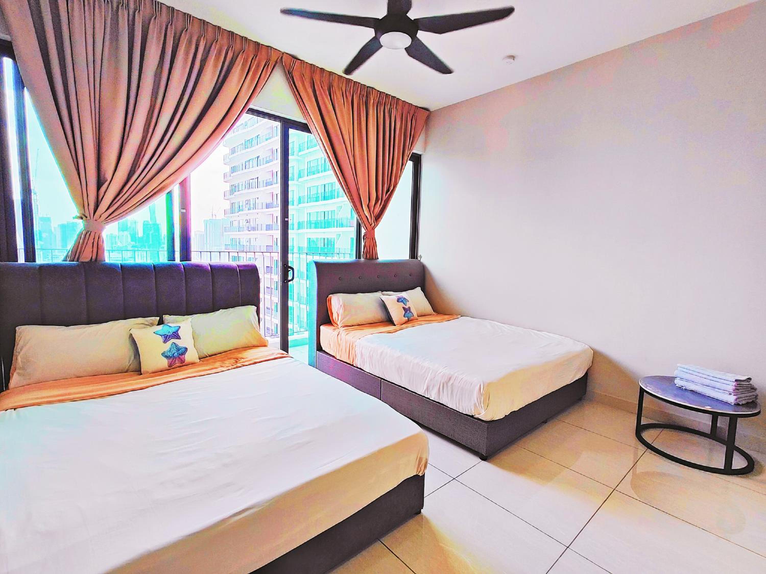 Central KL City Condo with Balcony Infinity Pool & LRT MRT & KLCC Mall Access