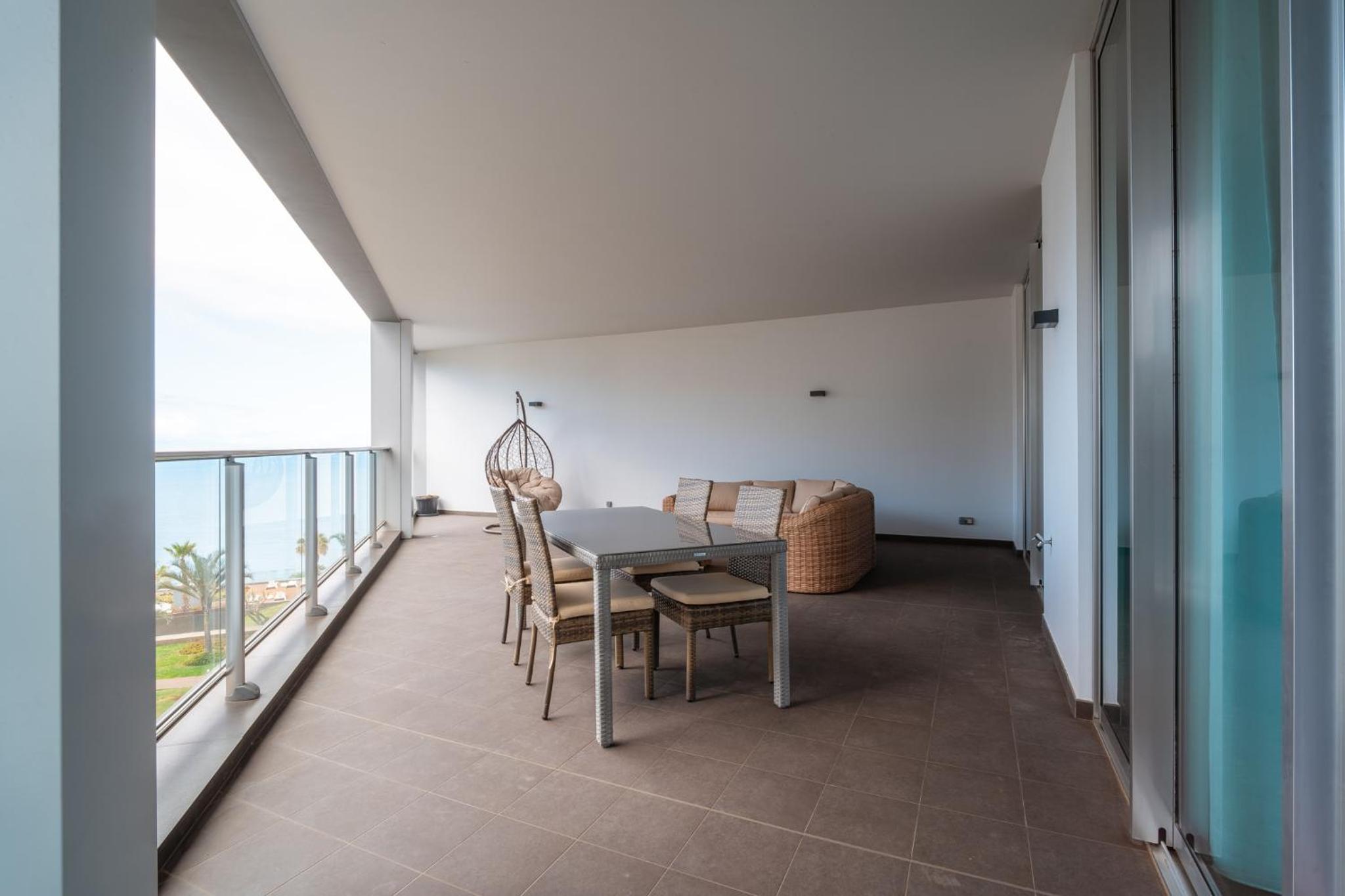 Royal Sea View-2Bedroom-AC-1 min walk restaurants supermk view 4