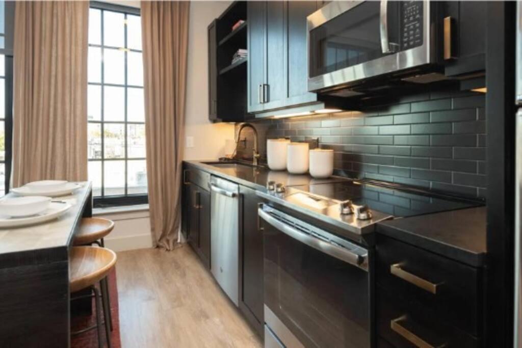 1 Bedroom apt suite Wifi fitness room Deep Ellum-FIFA WORLD CUP 2026 view 5