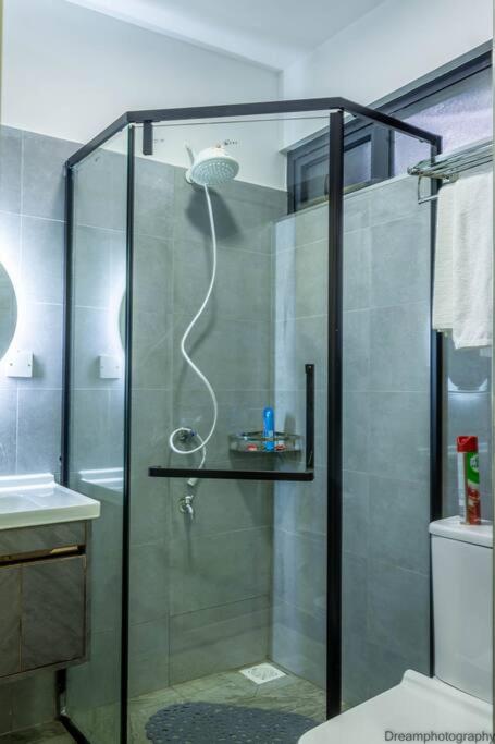 Kilimani 1BR, free parking &gym view 2