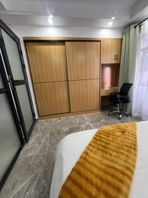 Kilimani 1BR, free parking &gym view 4