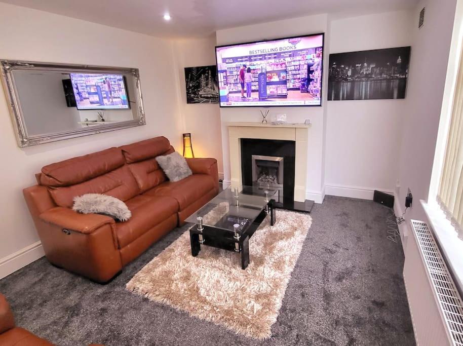Lovely 3 Bedroom house Entire House and Parking view 4