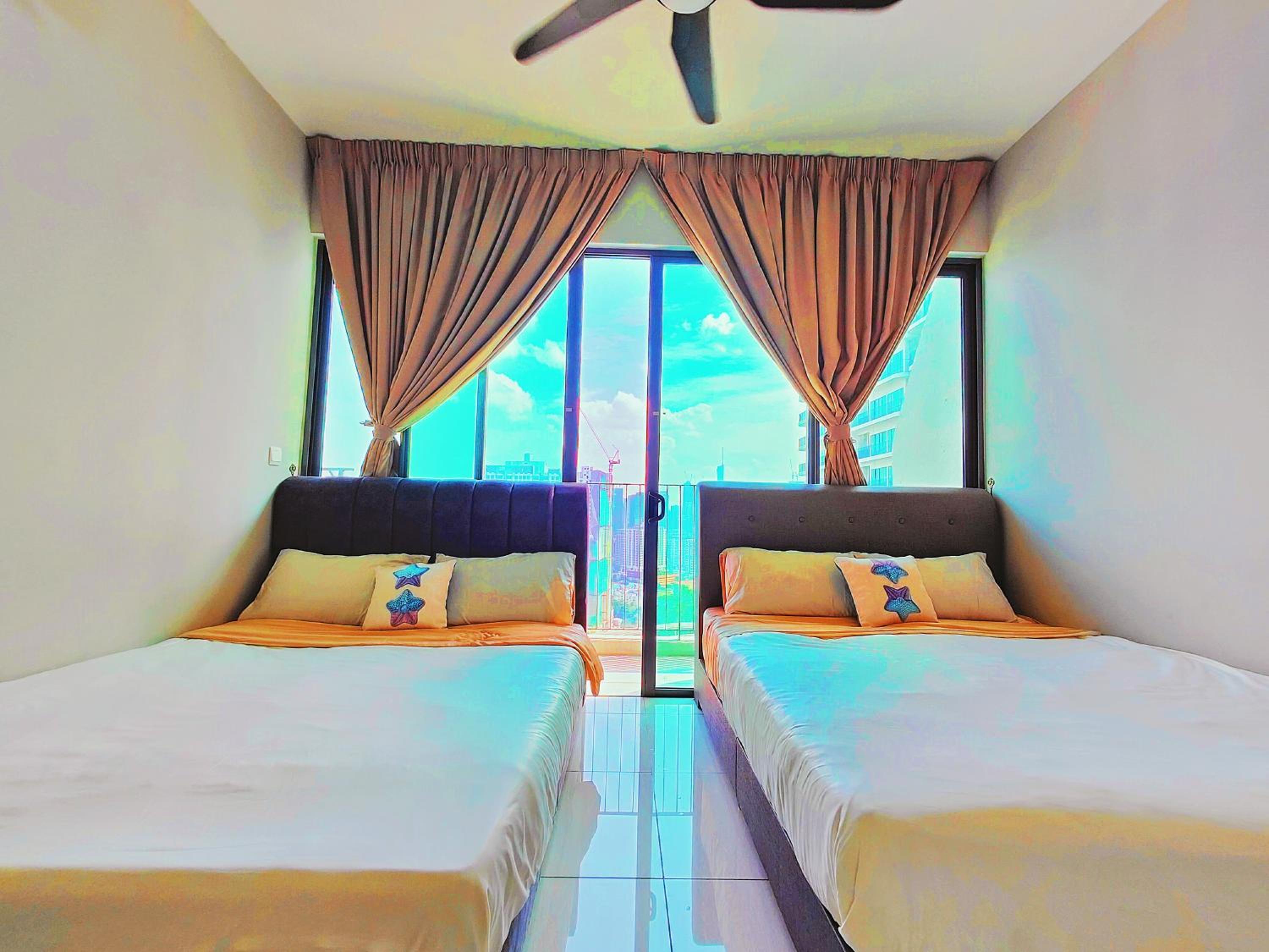 Central KL City Condo with Balcony Infinity Pool & LRT MRT & KLCC Mall Access