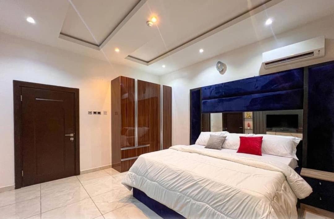 3bedroom luxury apartment with pool, snooker, ps5 in lekki phase 1 view 3