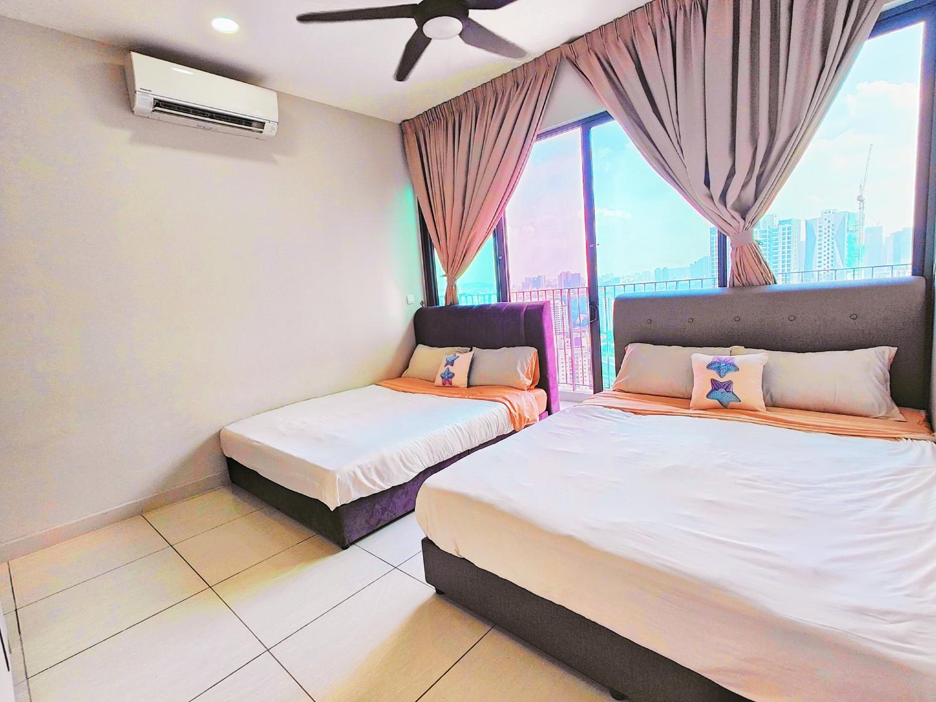 Central KL City Condo with Balcony Infinity Pool & LRT MRT & KLCC Mall Access