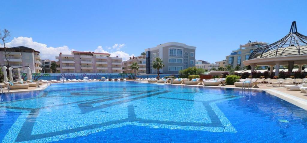 Ground floor Studio in Golem Next to Hotel Flower self check in 100m to beach