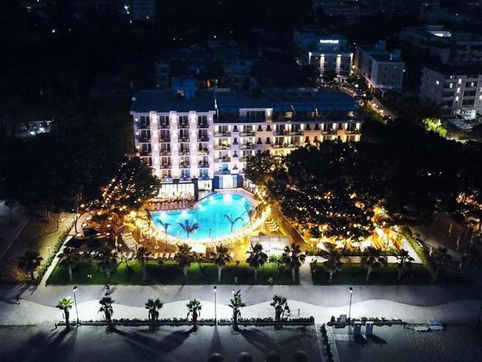 Ground floor Studio in Golem Next to Hotel Flower self check in 100m to beach