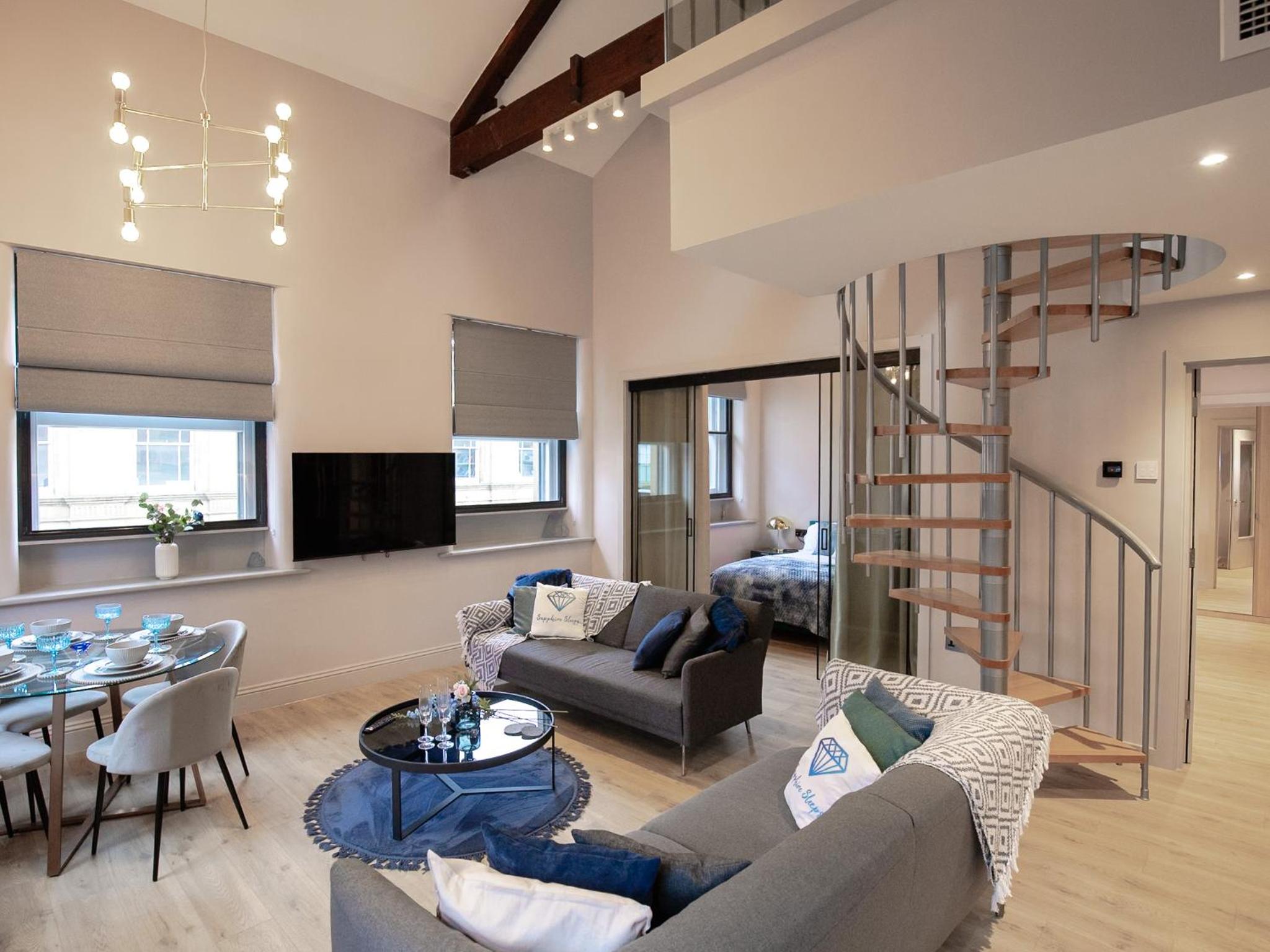 M1 City Centre 3 Bed 3 Bath Luxe Penthouse view 5