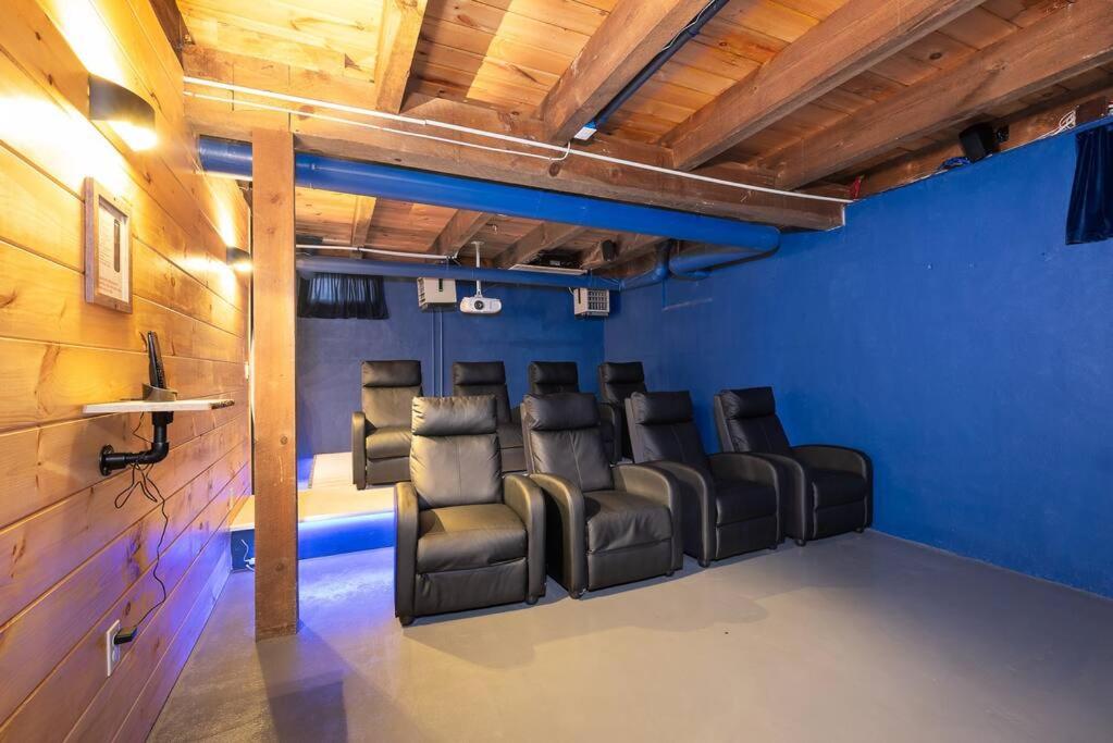 RIVER! Hot tub, Movie theater, Sauna, Massage chair