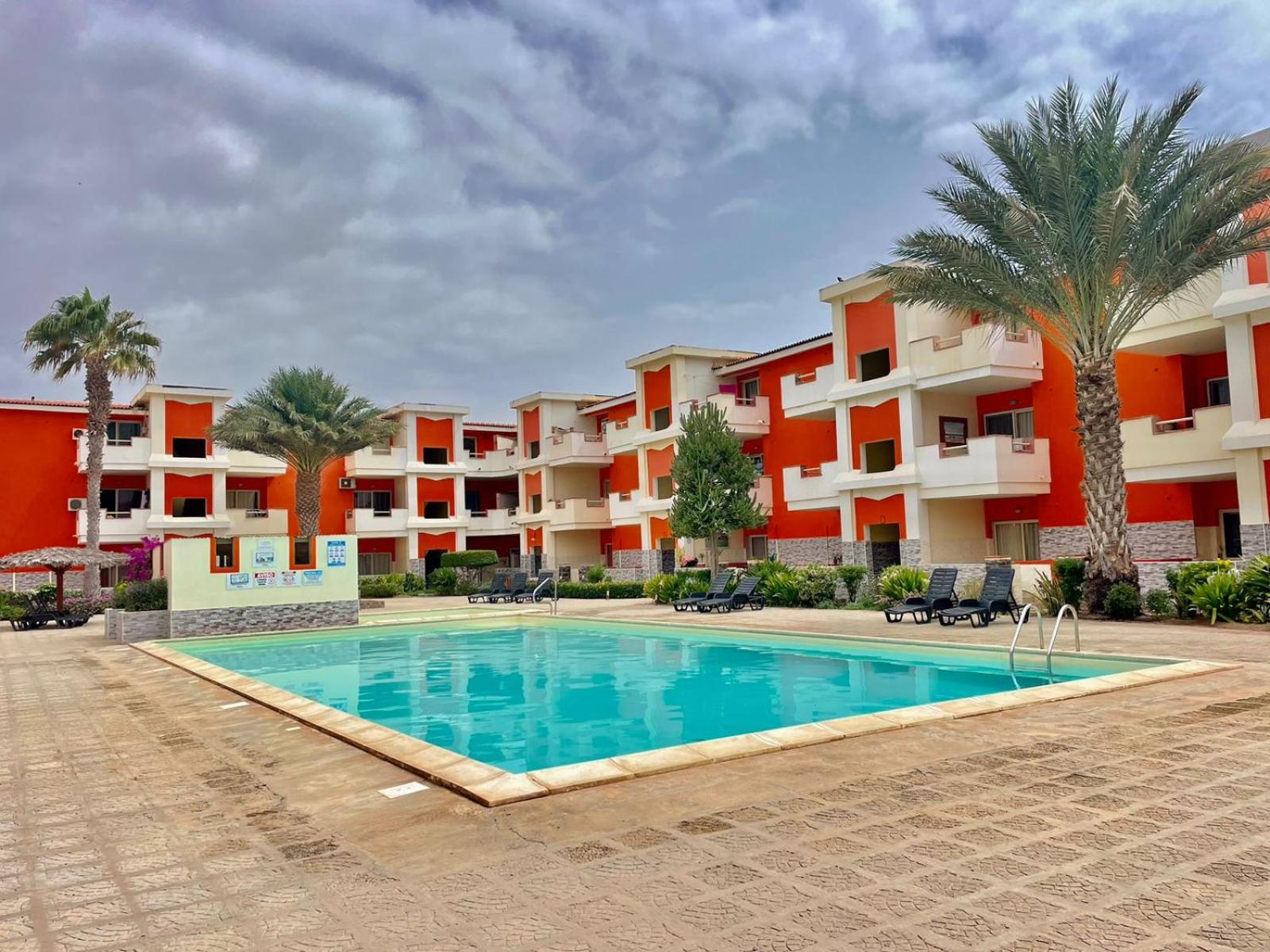 Moradias C12 nice apartment in a residence with pool and security