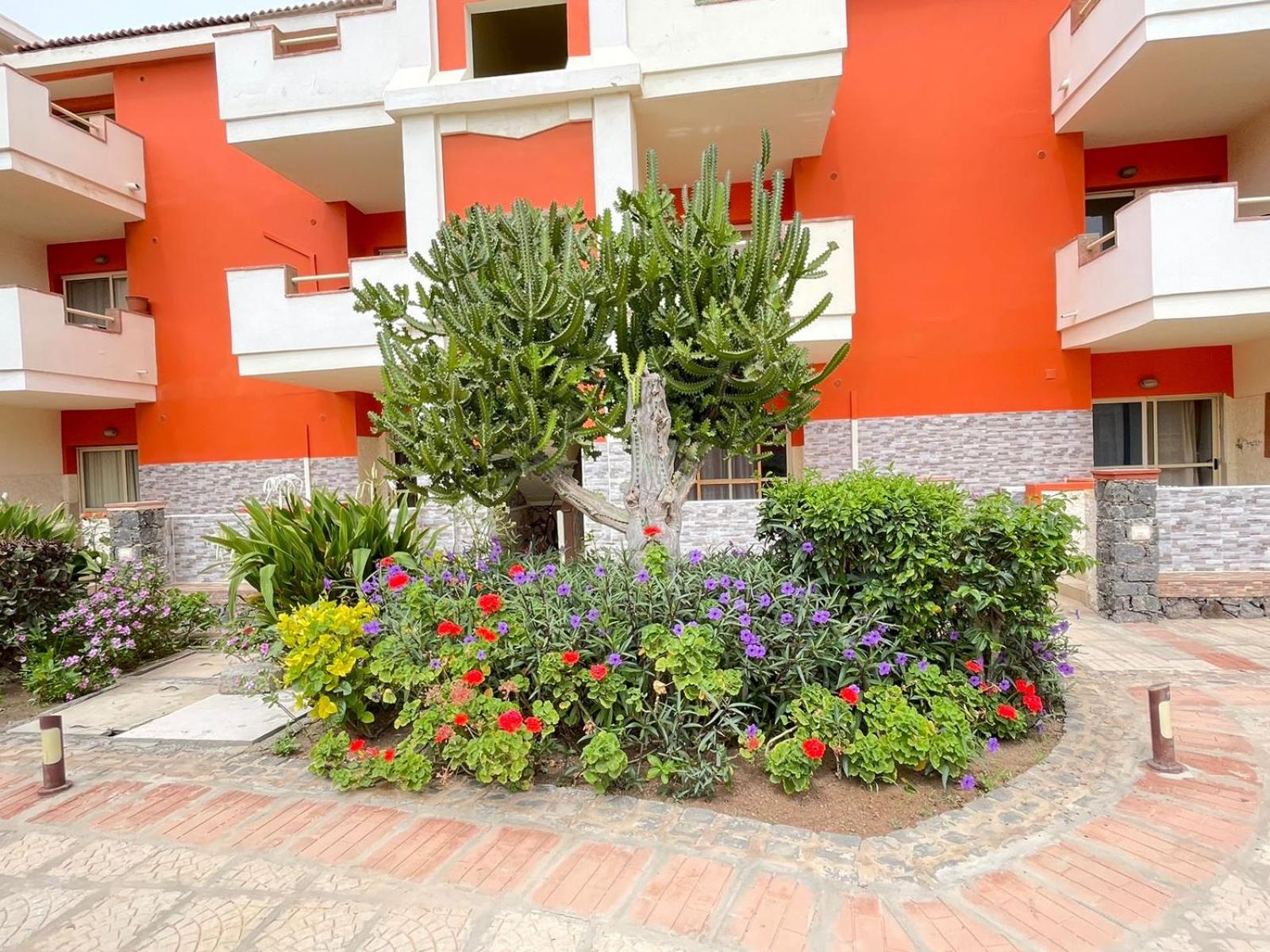 Moradias C12 nice apartment in a residence with pool and security