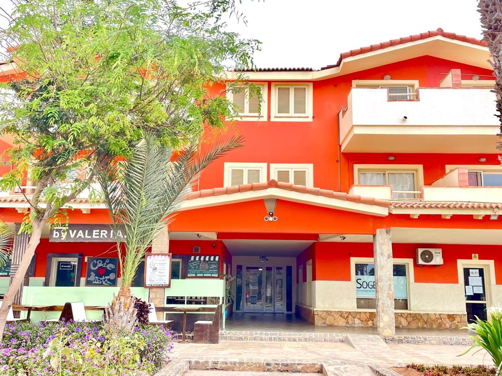 Moradias C12 nice apartment in a residence with pool and security