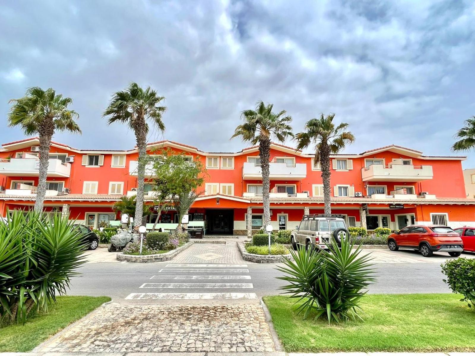 Moradias C12 nice apartment in a residence with pool and security