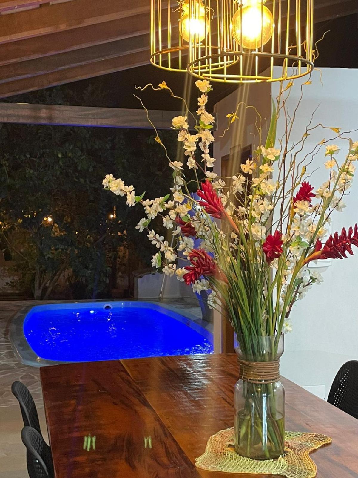 Casa com piscina e churrasqueira!