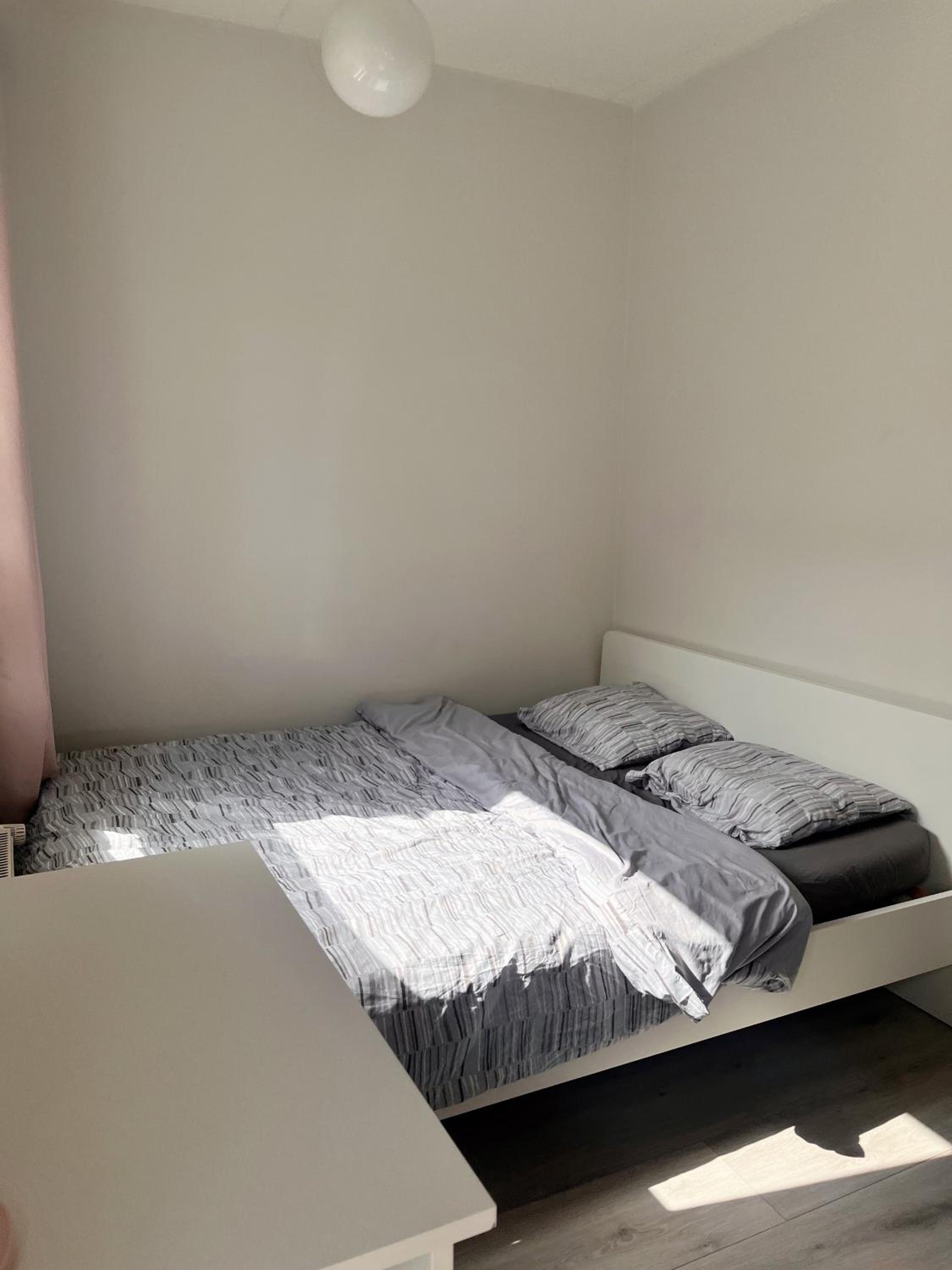 Lovely Home next to the Metro Station and Shopping Malls - 16mins to City Center, Convenient, Peaceful view 3