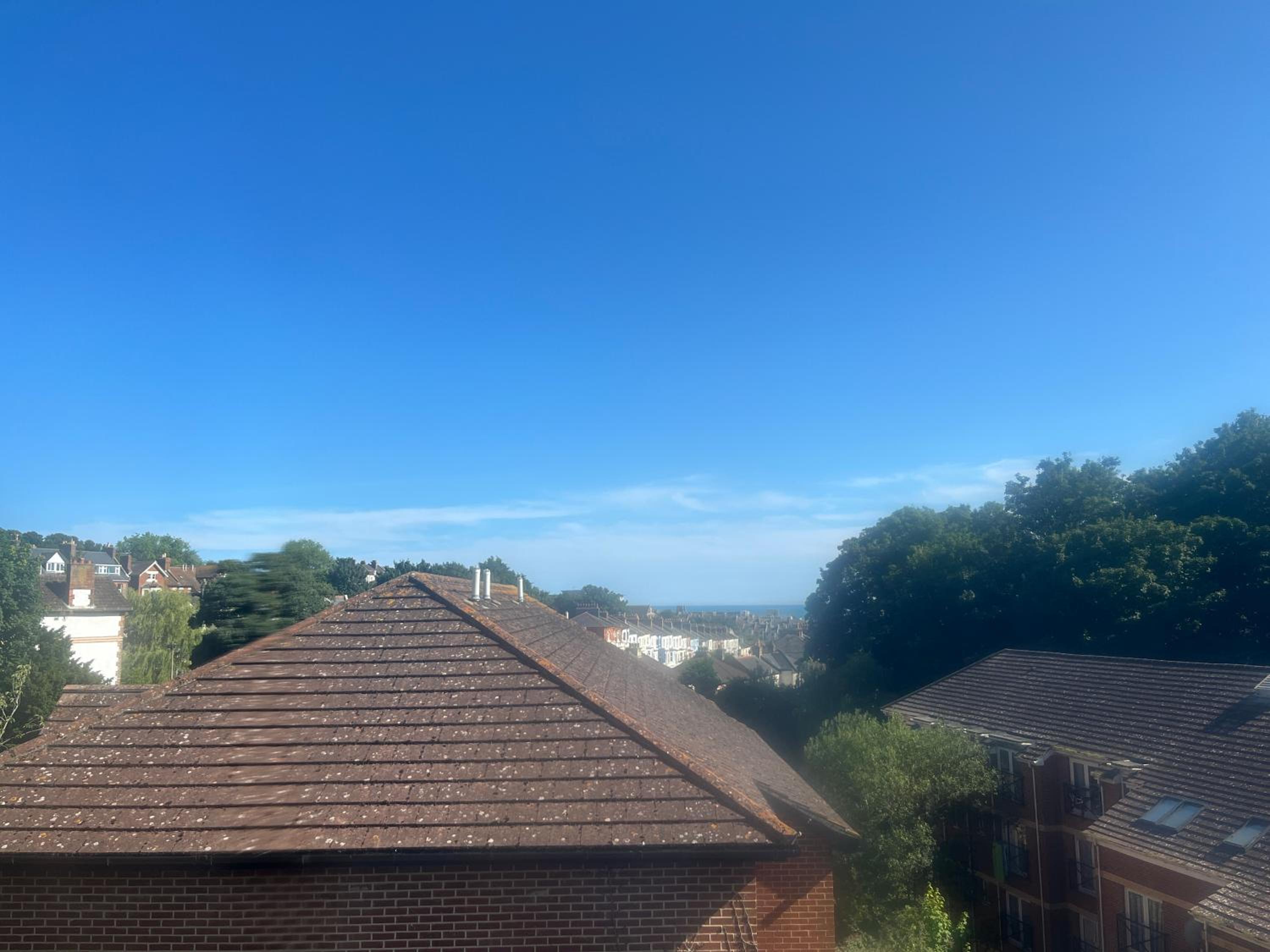 Sea-View Apartment, 2-4 Guests, 10 Mins to Beach and The Oval view 2