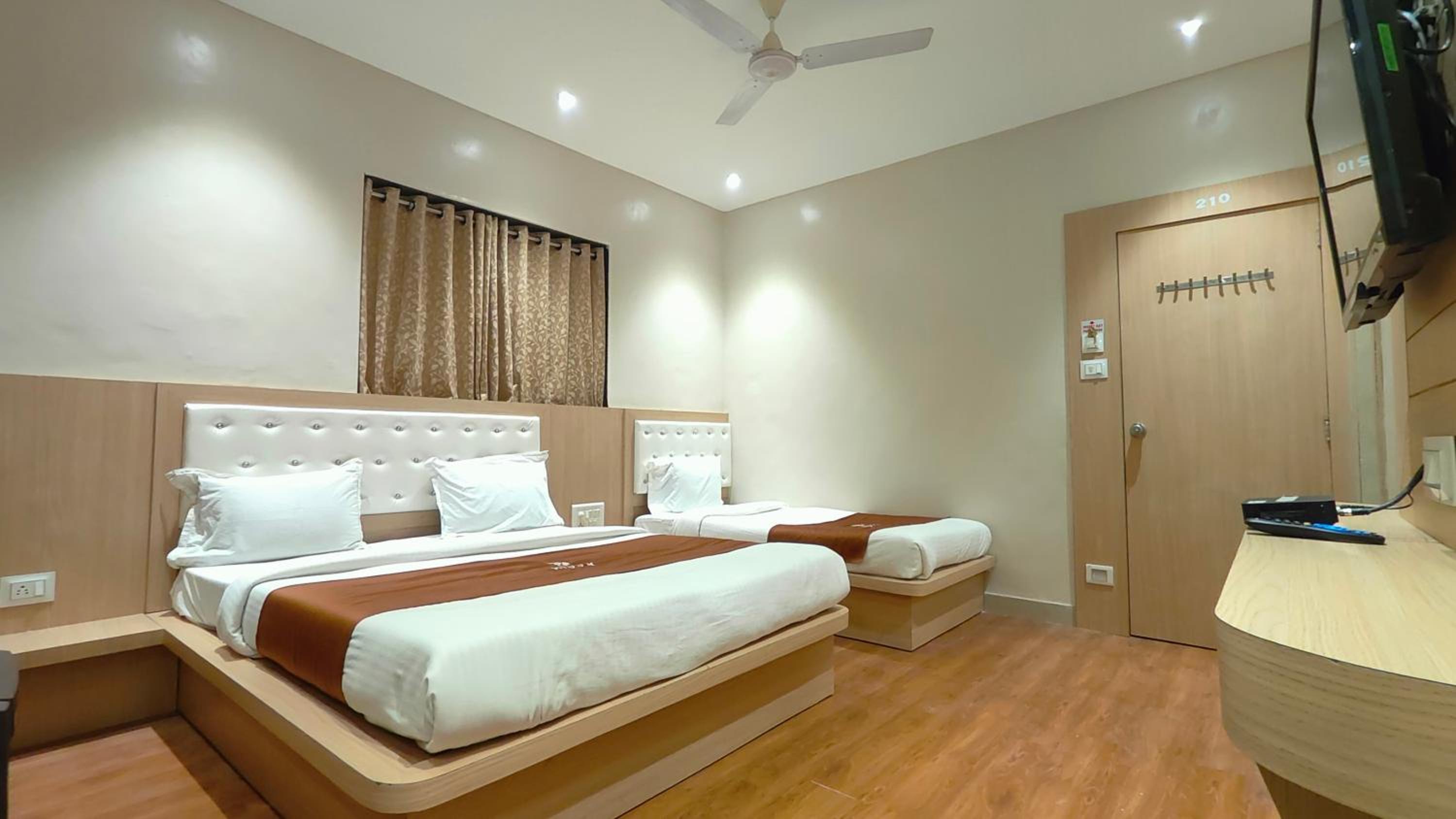 Shirdi Vacations - Hotel Yog Palace Newly Renovated - Property Image 6