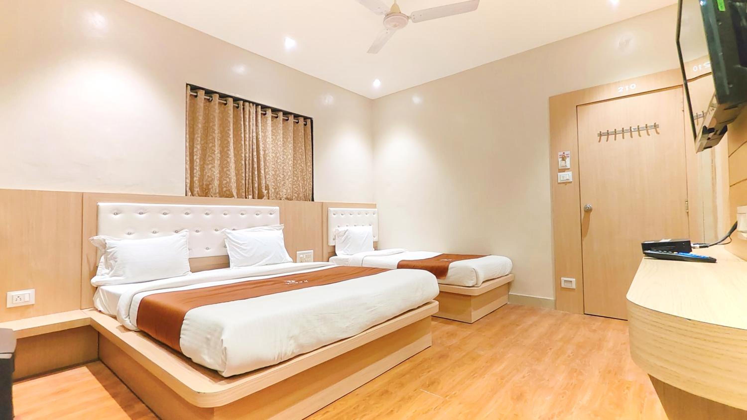Shirdi Vacations - Hotel Yog Palace Newly Renovated - Property Image 3