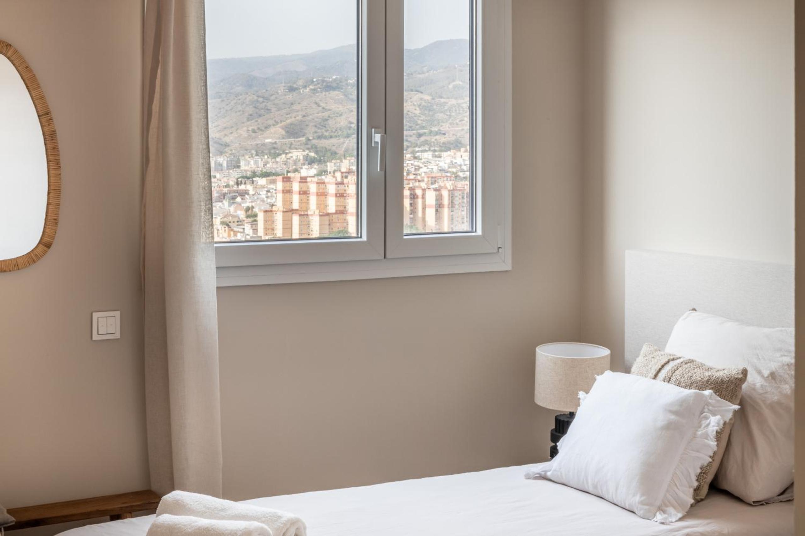 Malaga Skyline 5 Pool & Parking Free