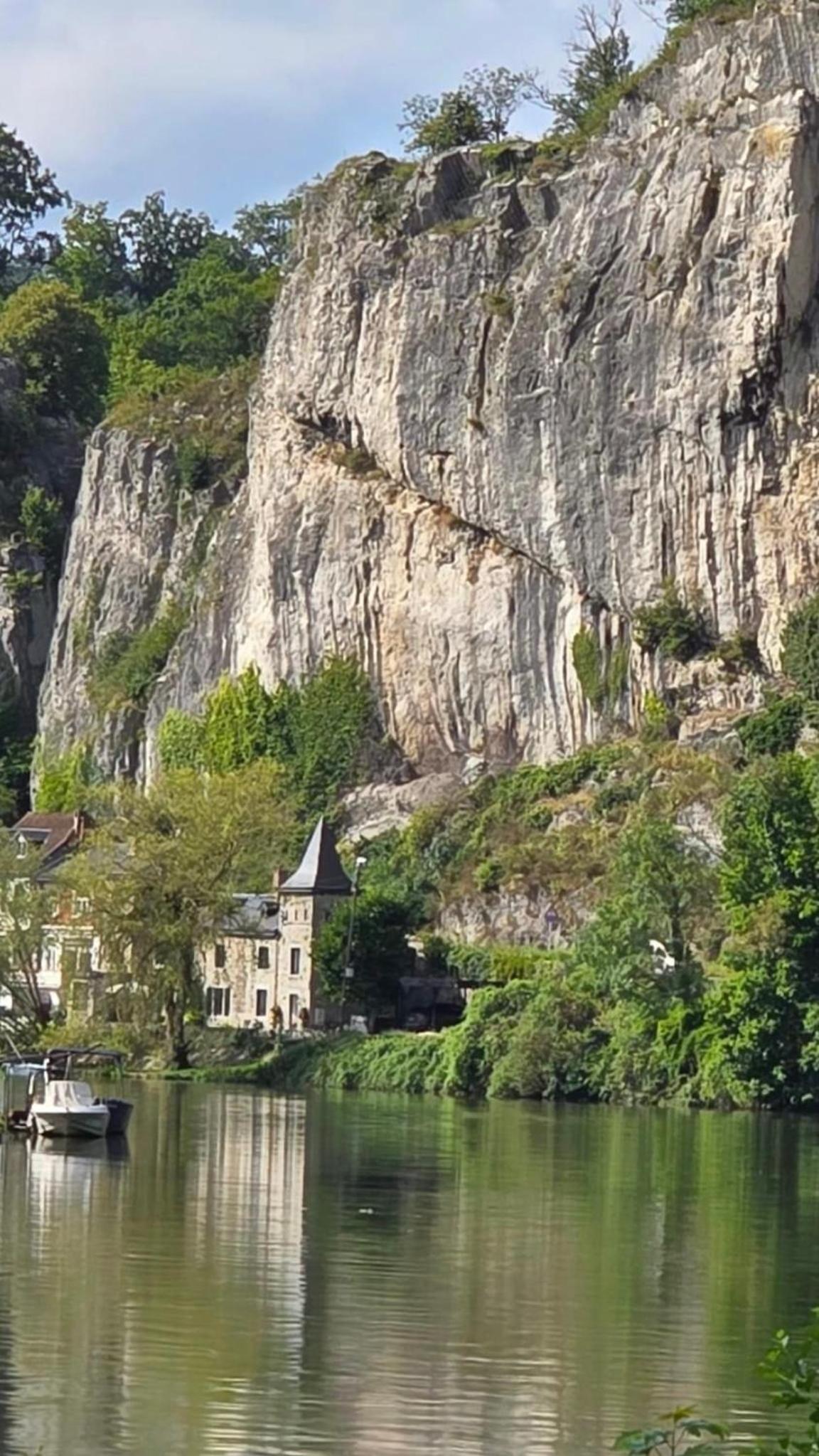 Pieds dans l'eau Private Wellness Bordure de Meuse