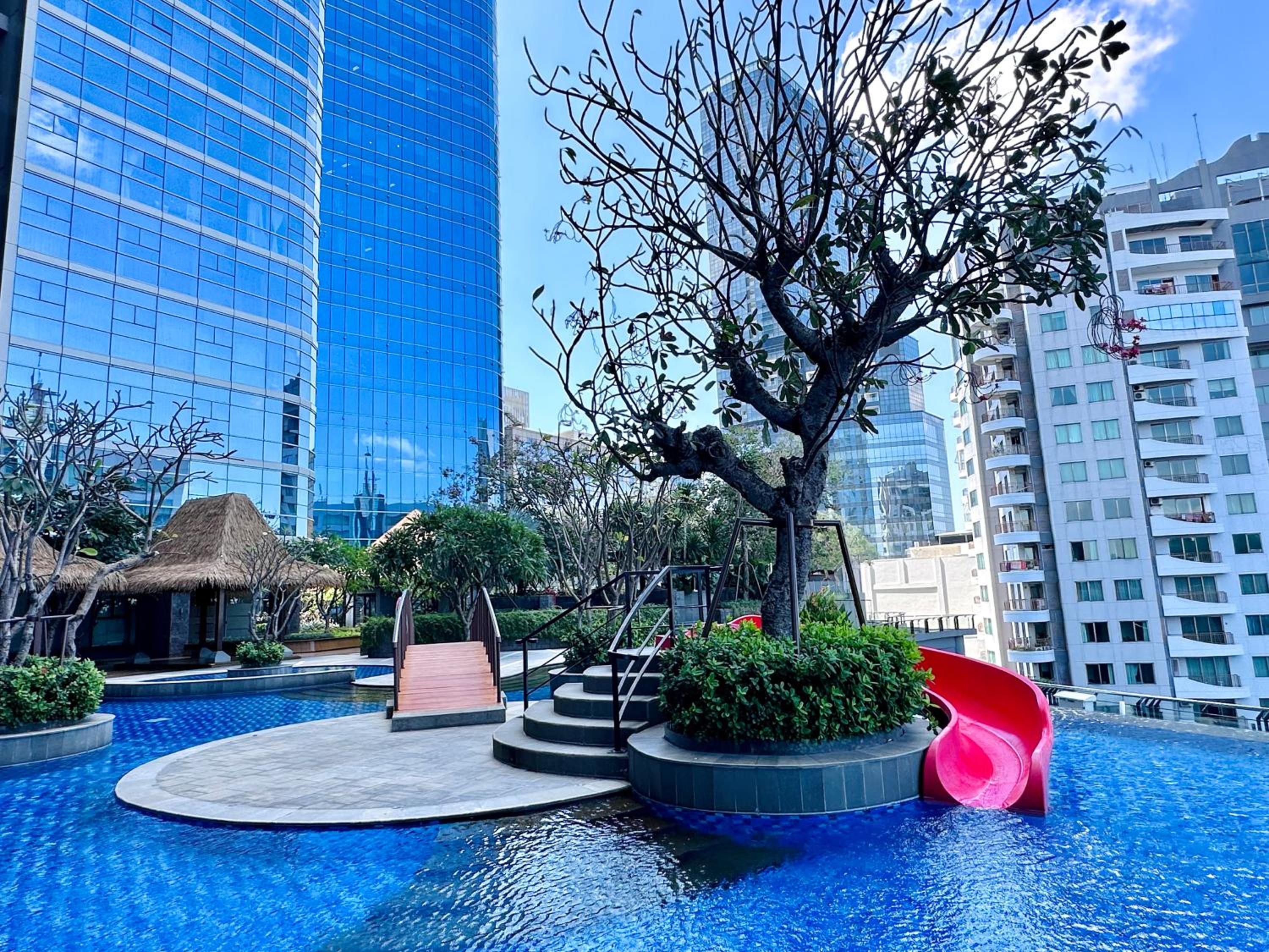 Luxurious 1 Icon 3BR Apartment in Tunjungan Plaza 6 Surabaya City Centre by Le Ciel Hospitality view 2