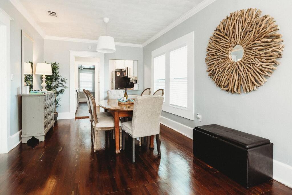 Quiet Charming Central Historic Guesthome Uptown