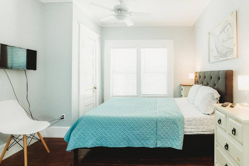 Quiet Charming Central Historic Guesthome Uptown