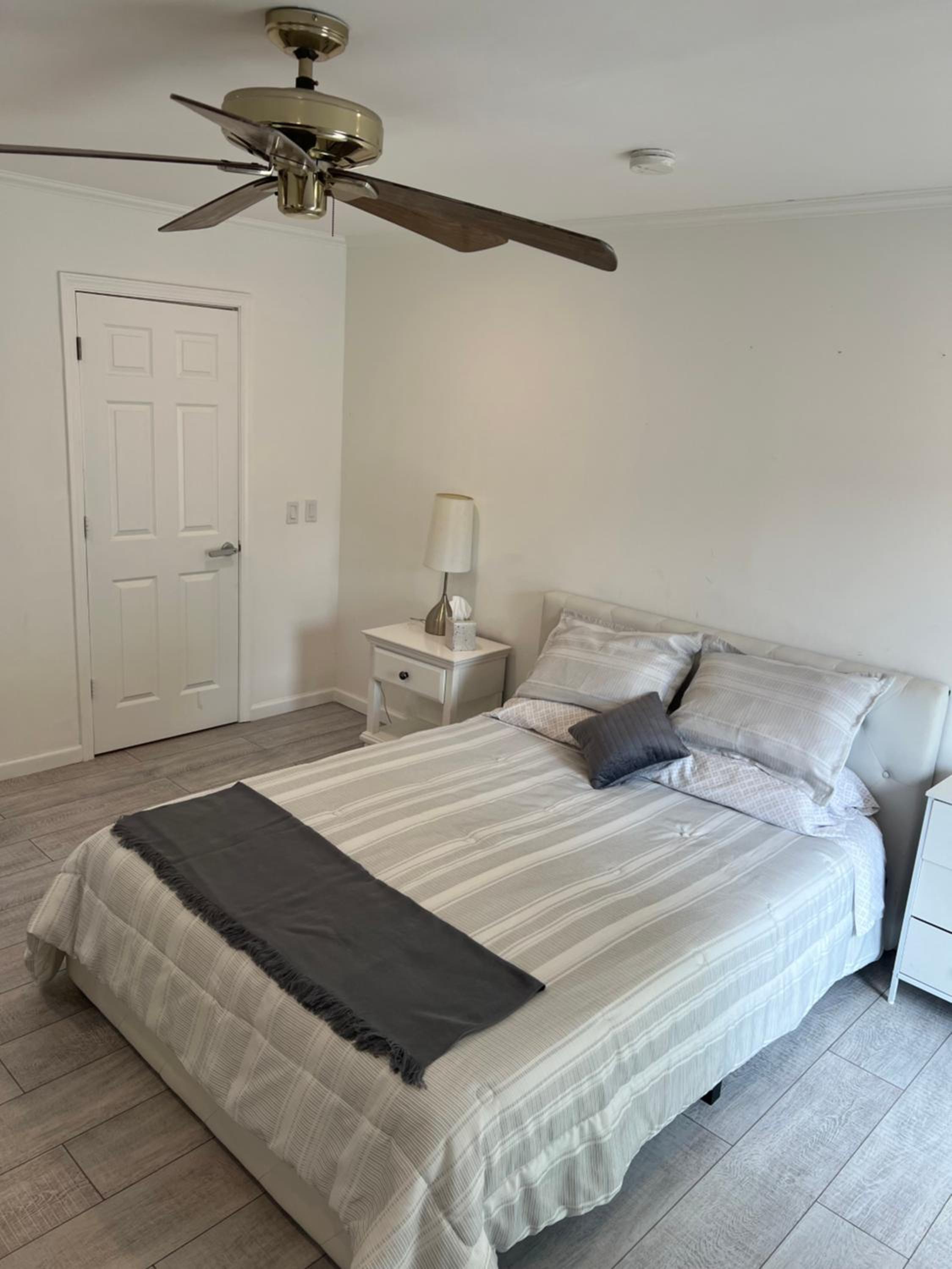 Cozy private suite 5 min from Saint Francis Hospital and Woodland Hills Mall view 3